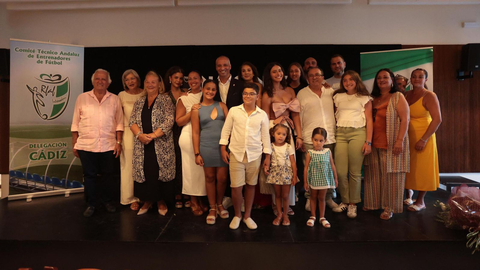 Antonio Vadillo, orgulloso junto a toda su famlia.