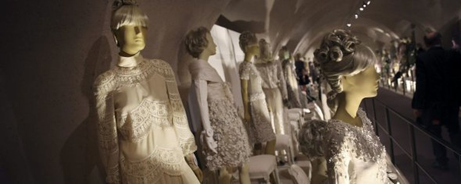 Uno de los modelos del diseñador italiano expuestos en el museo Somerset House de Londres.