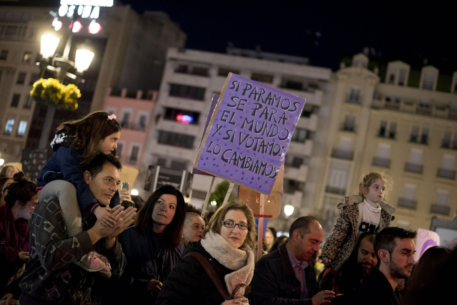Granada se tiñe de morado con la ola feminista