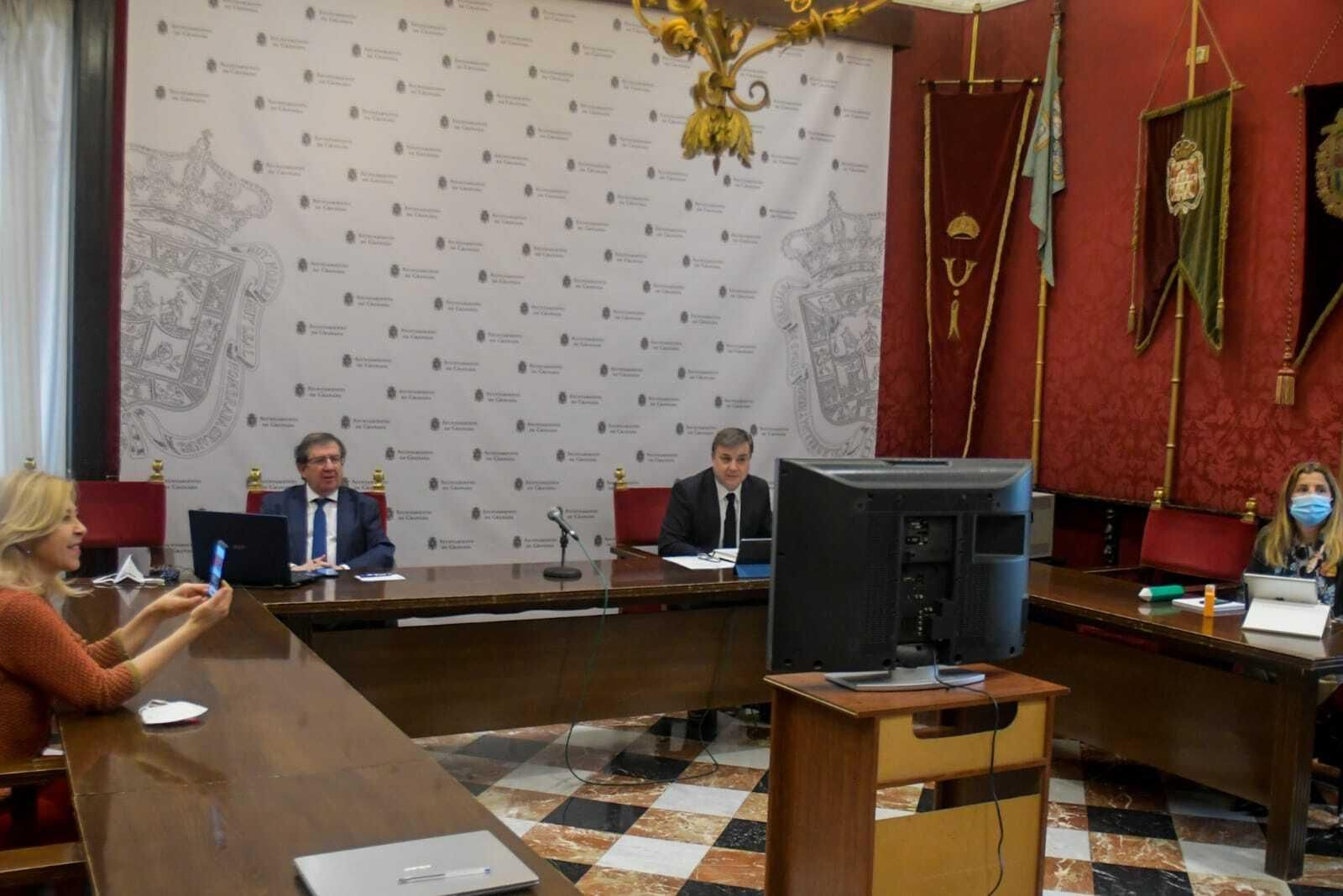 Las imágenes del primer Pleno del Ayuntamiento de Granada sobre el coronavirus