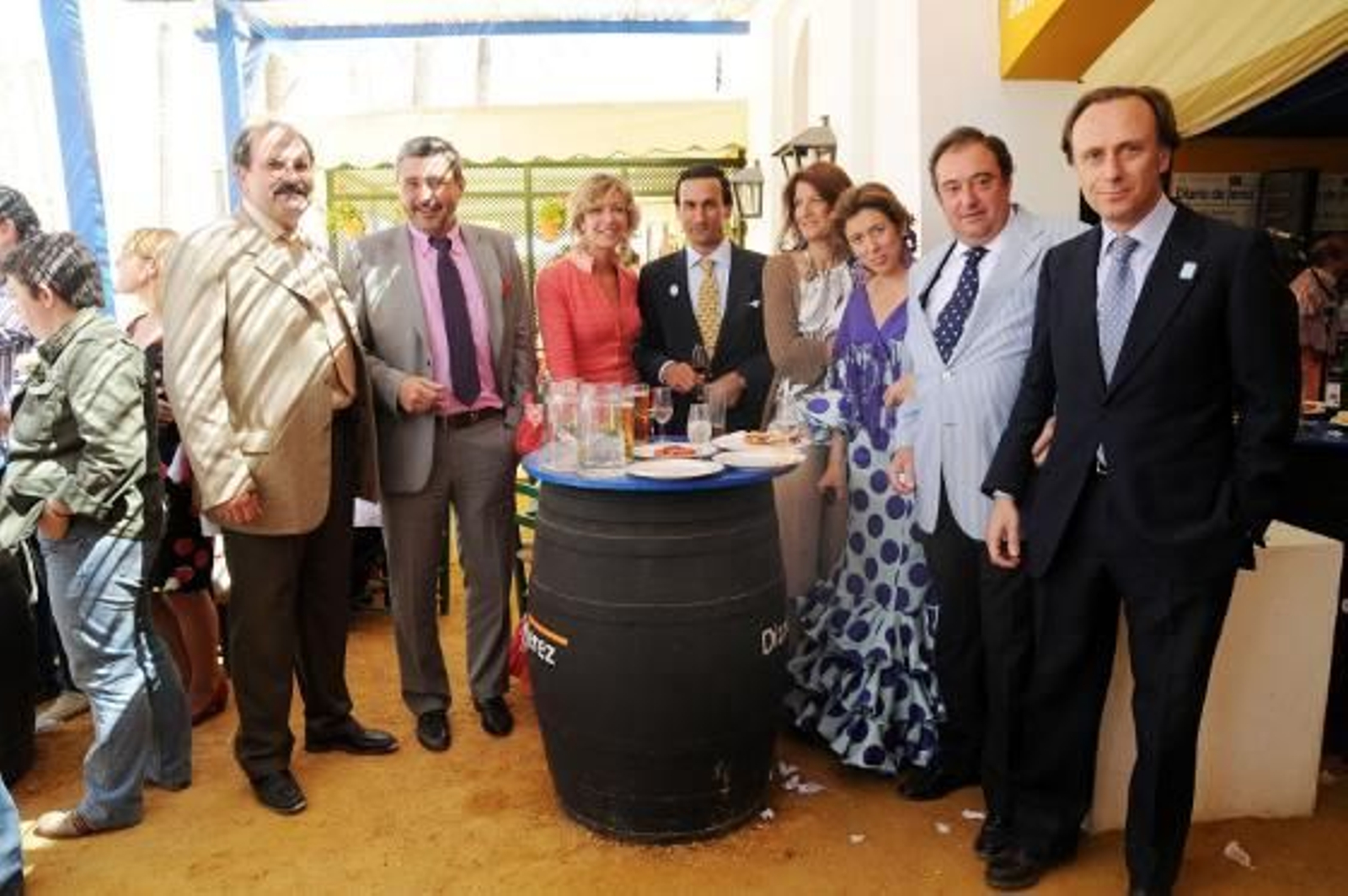 José Aguilar, de Ingrasa, junto a Juan Carlos Bengoetxea, Silvia Díez, José Manuel Díez, Sonia Ysasi, Carmen del Valle, Tomás Valiente y Jaime Tovar. 

Foto: Manuel Aranda