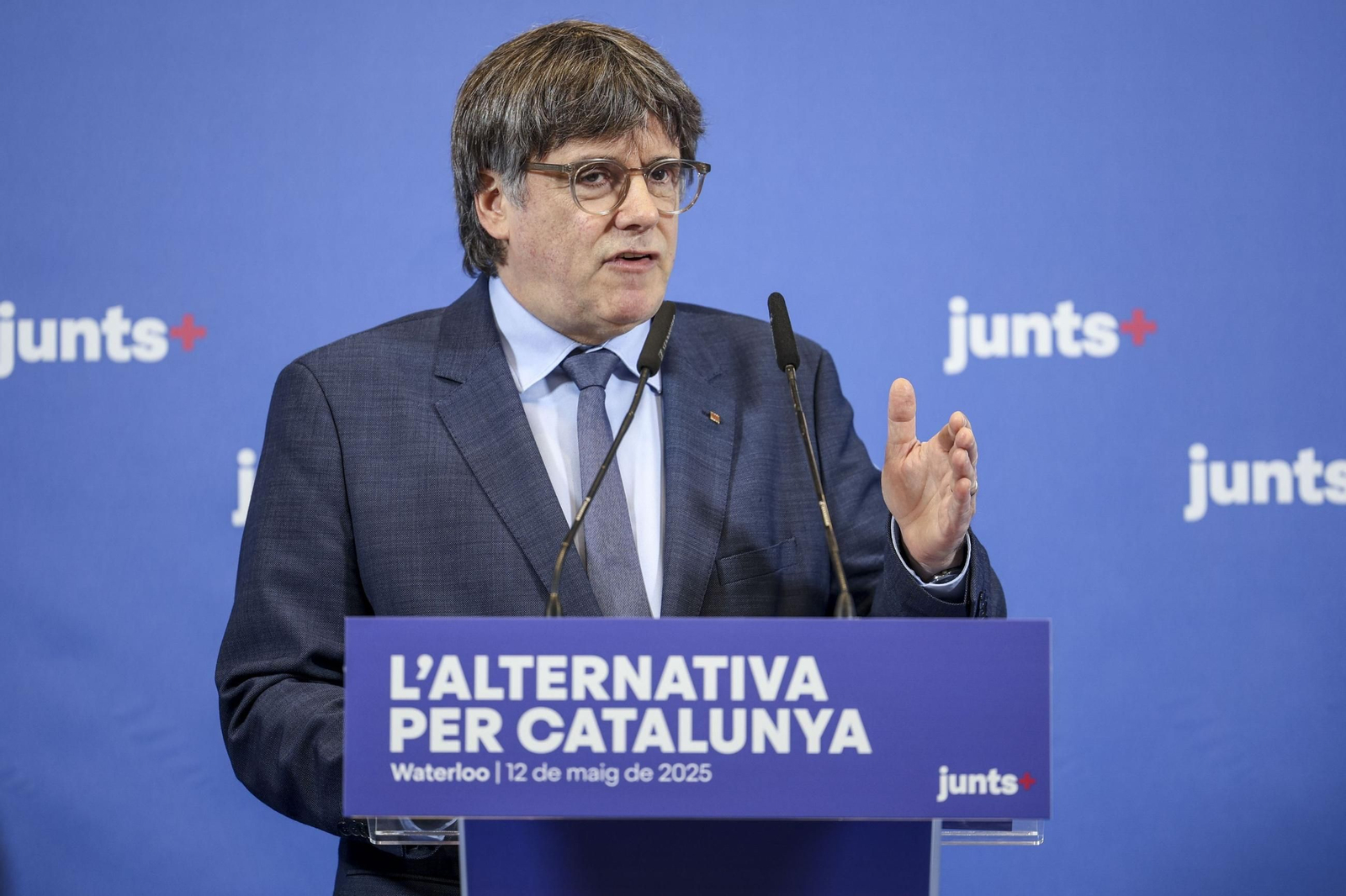 El ex presidente de la Generalitat Carles uigdemont pide al Tribunal Constitucional que suspenda su orden de detención.