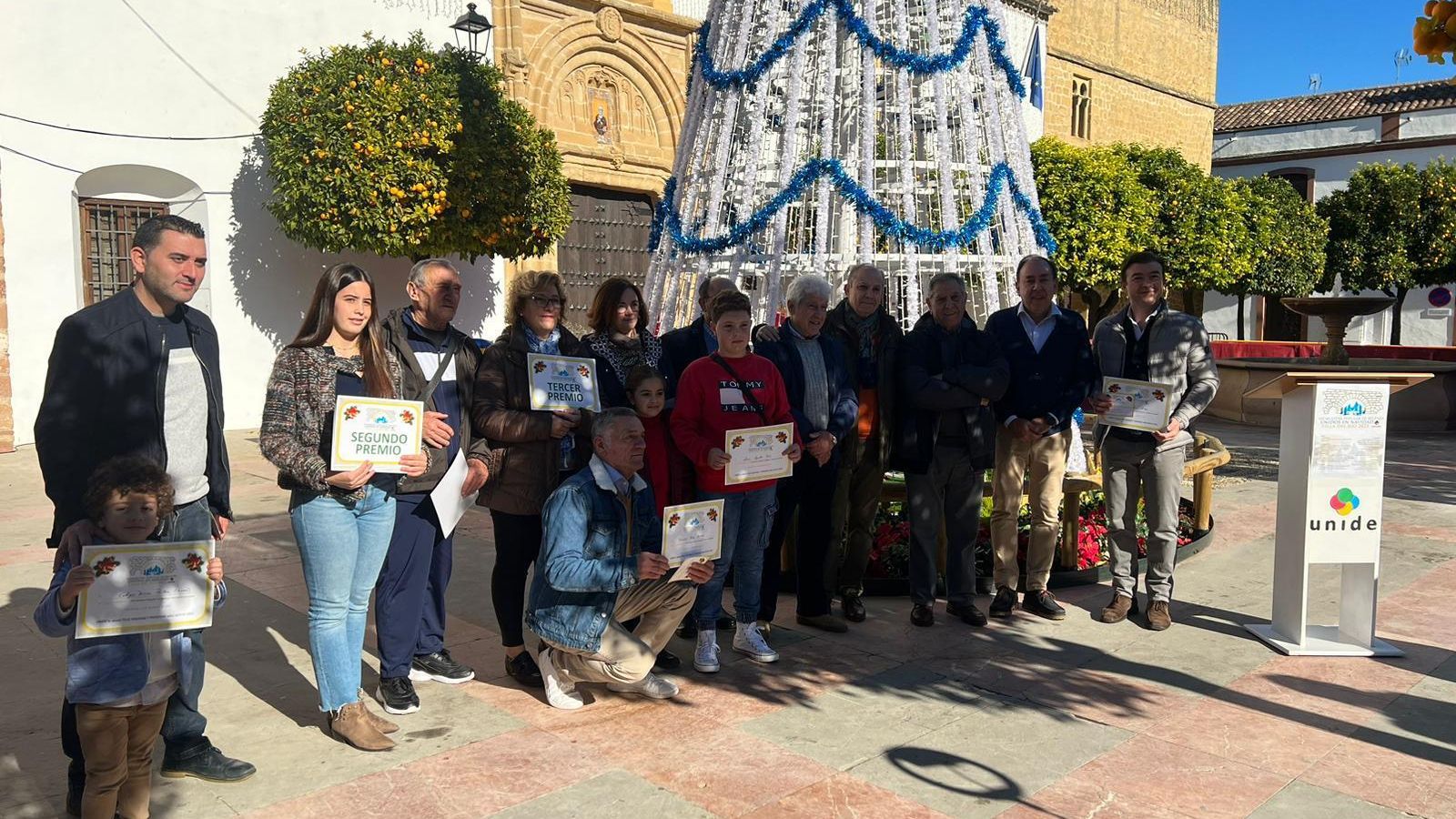 Los premiados, en el acto celebrado este domingo en la plaza de la Constitución.
