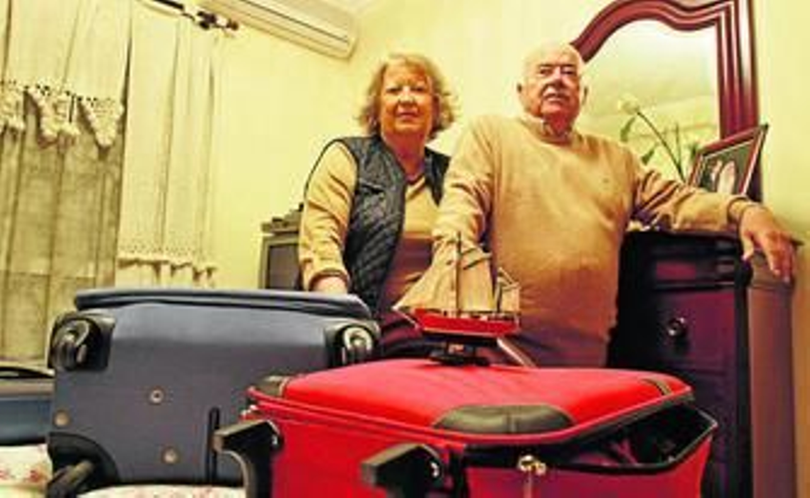 Adolfo y Eusebia, con las maletas a cuestas, listos para poner rumbo al Caribe.