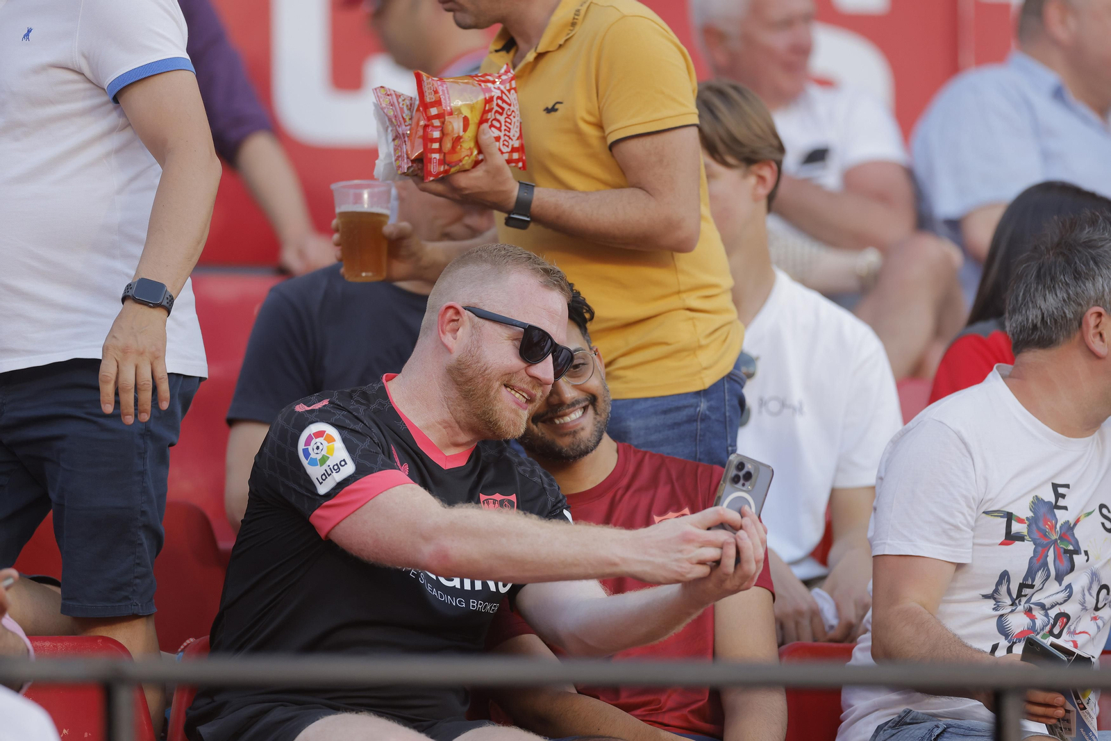 Búscate en las fotos del Sevilla-Girona