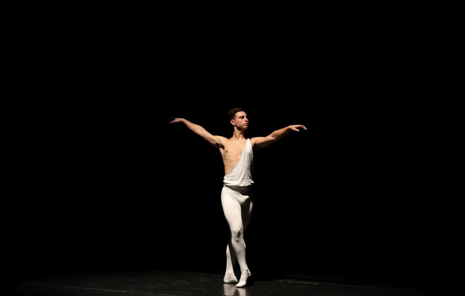 La danza alza el vuelo en el Conservatorio Ángel Pericet de Málaga, en imágenes