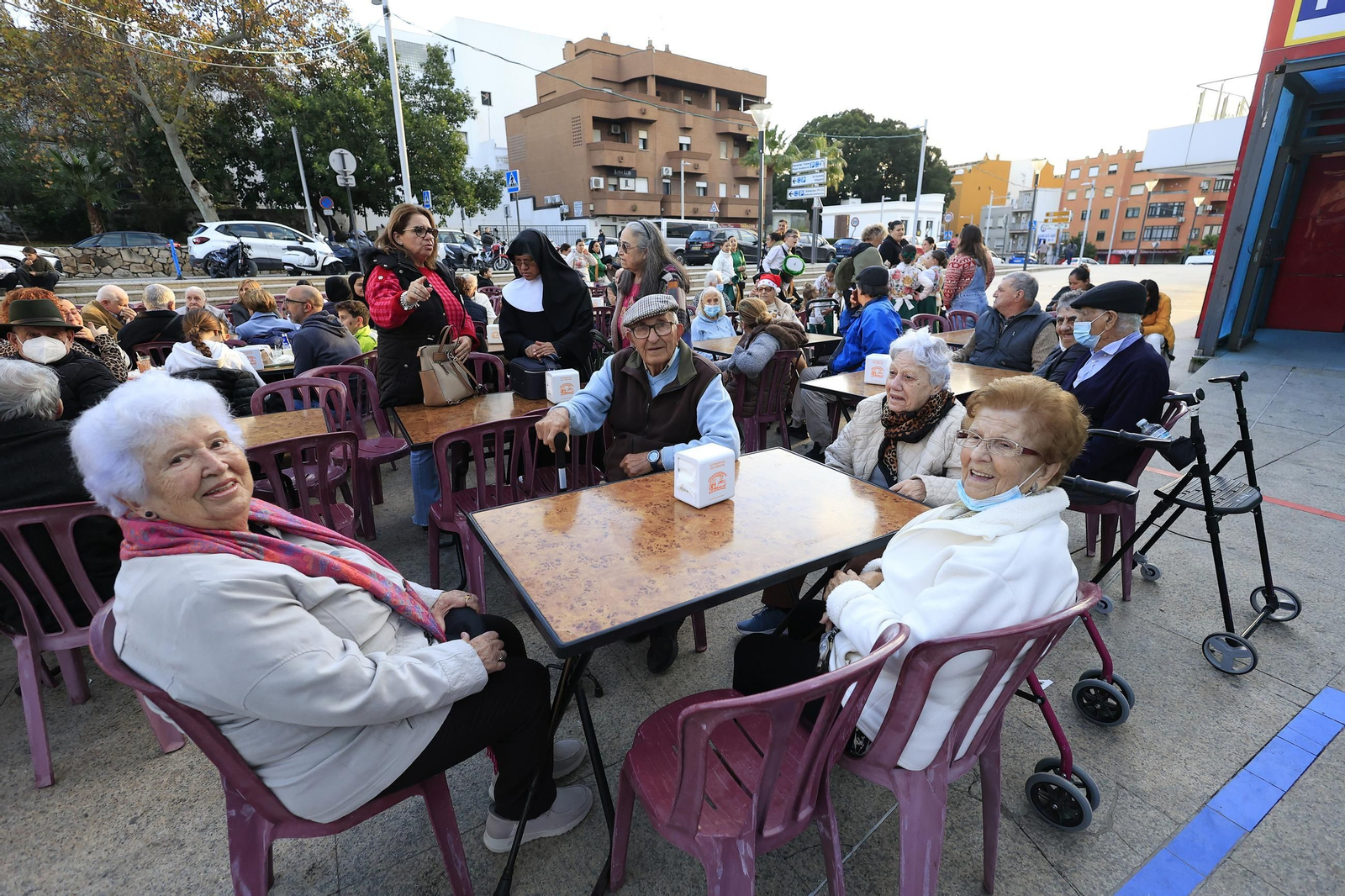 Las fotos del Paseo de la ilusión a los mayores de Algeciras