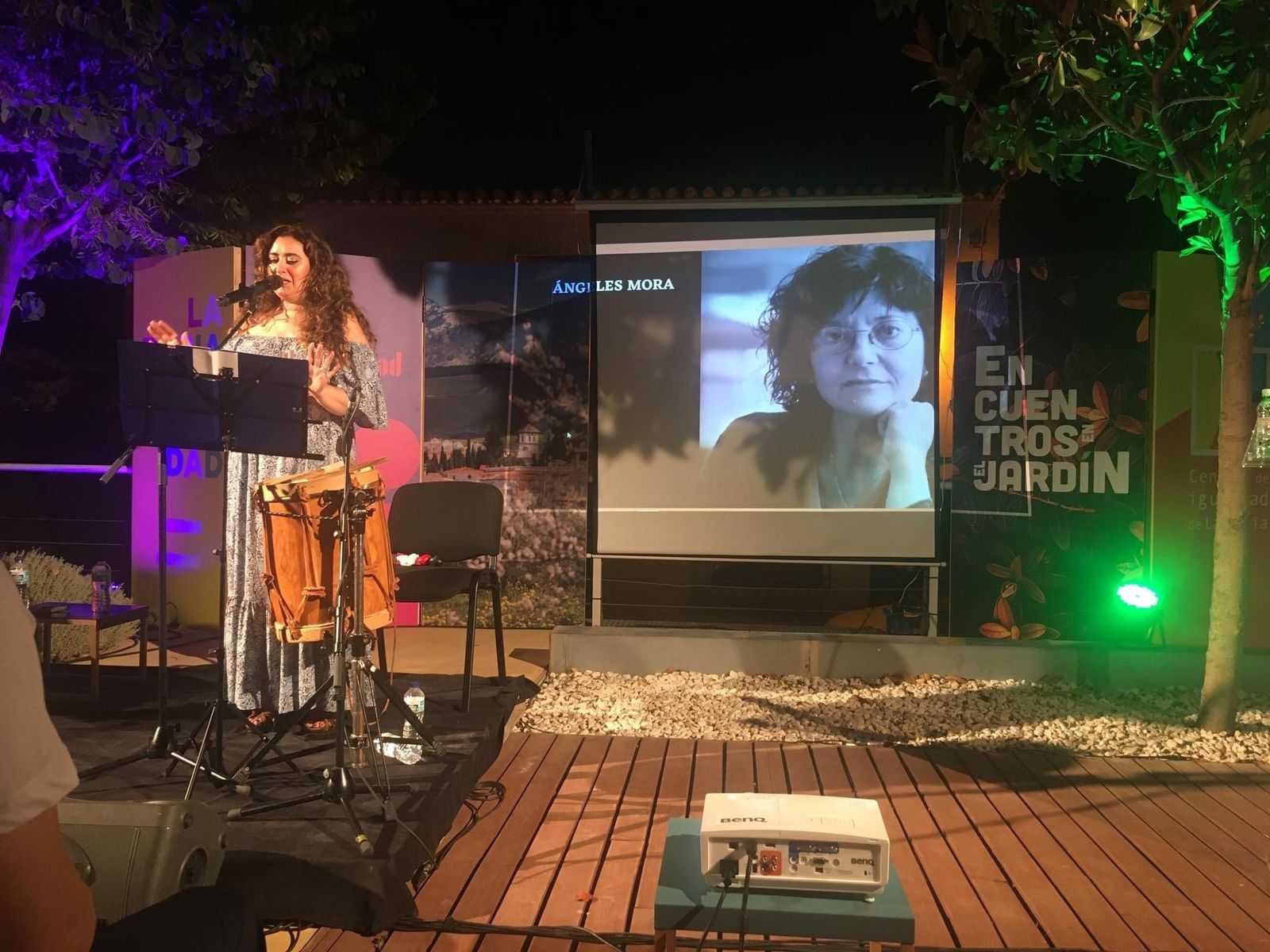 RecuerdO a las víctimas de la violencia machista en los IV 'Encuentros  en el Jardín' de La Zubia