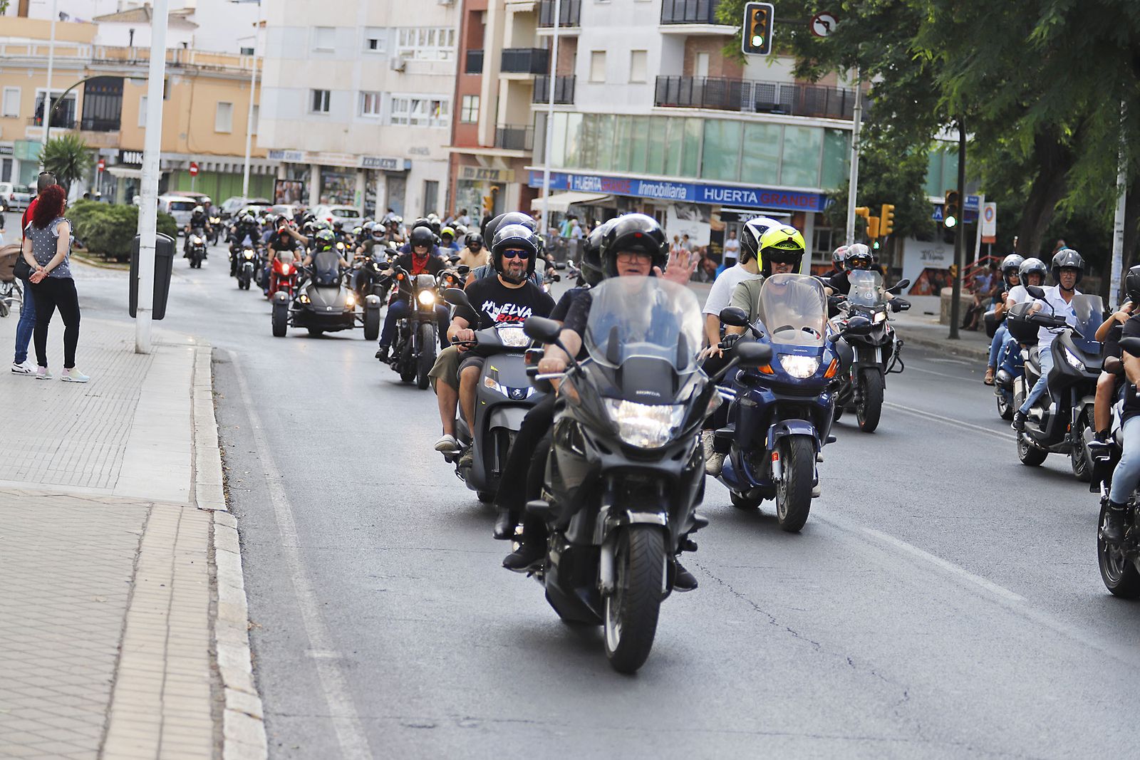 Las motos del club Descubridores toman las calles de Huelva