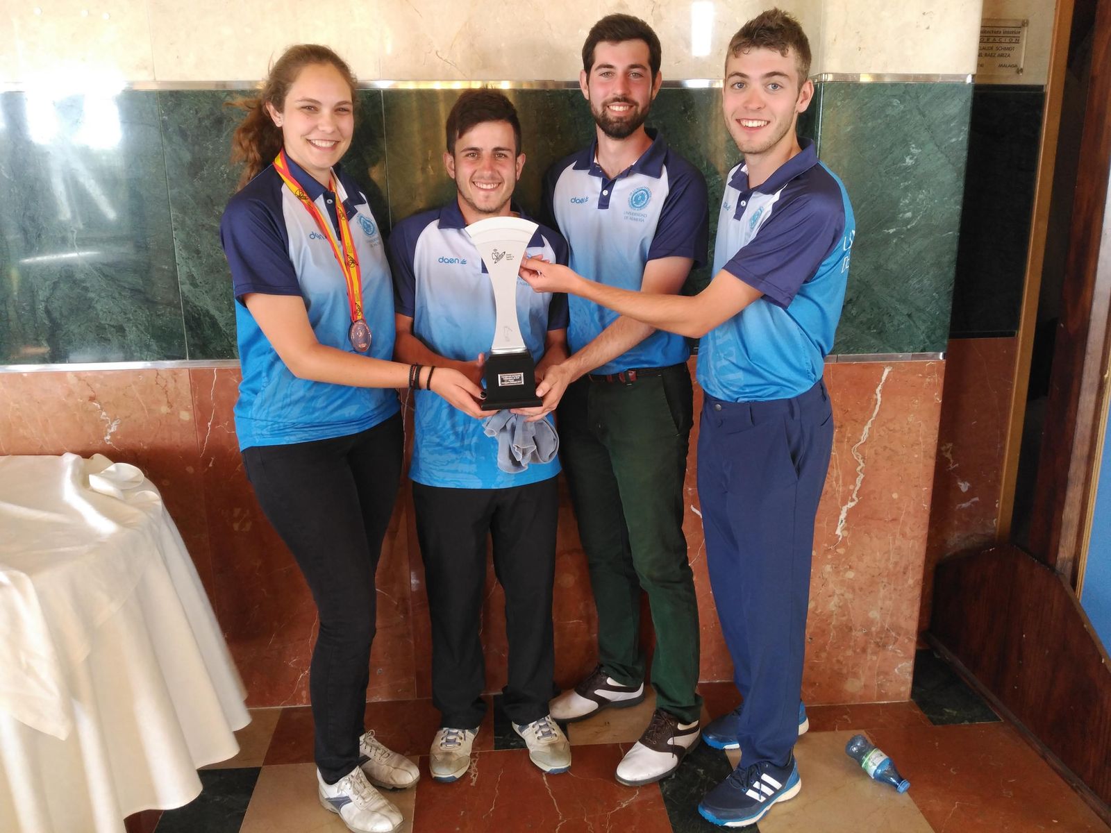 El equipo de golf formado por Emilio Hernández Lirola, Pablo Morales Sierra, Juan José Zapata Martínez y por Laura Maldonado Romera.