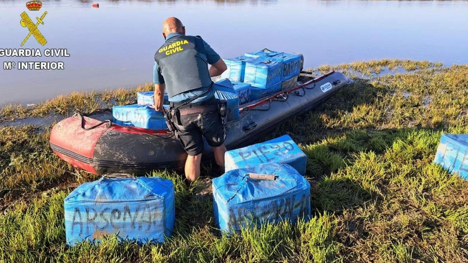 Actuación de la Guardia Civil en el alijo con dos detenidos de La Línea en Chiclana.