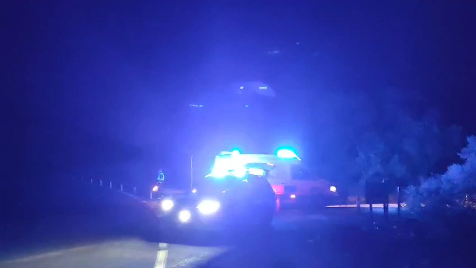 Las ambulancias llegan a la estación de Adamuz tras el accidente entre dos trenes