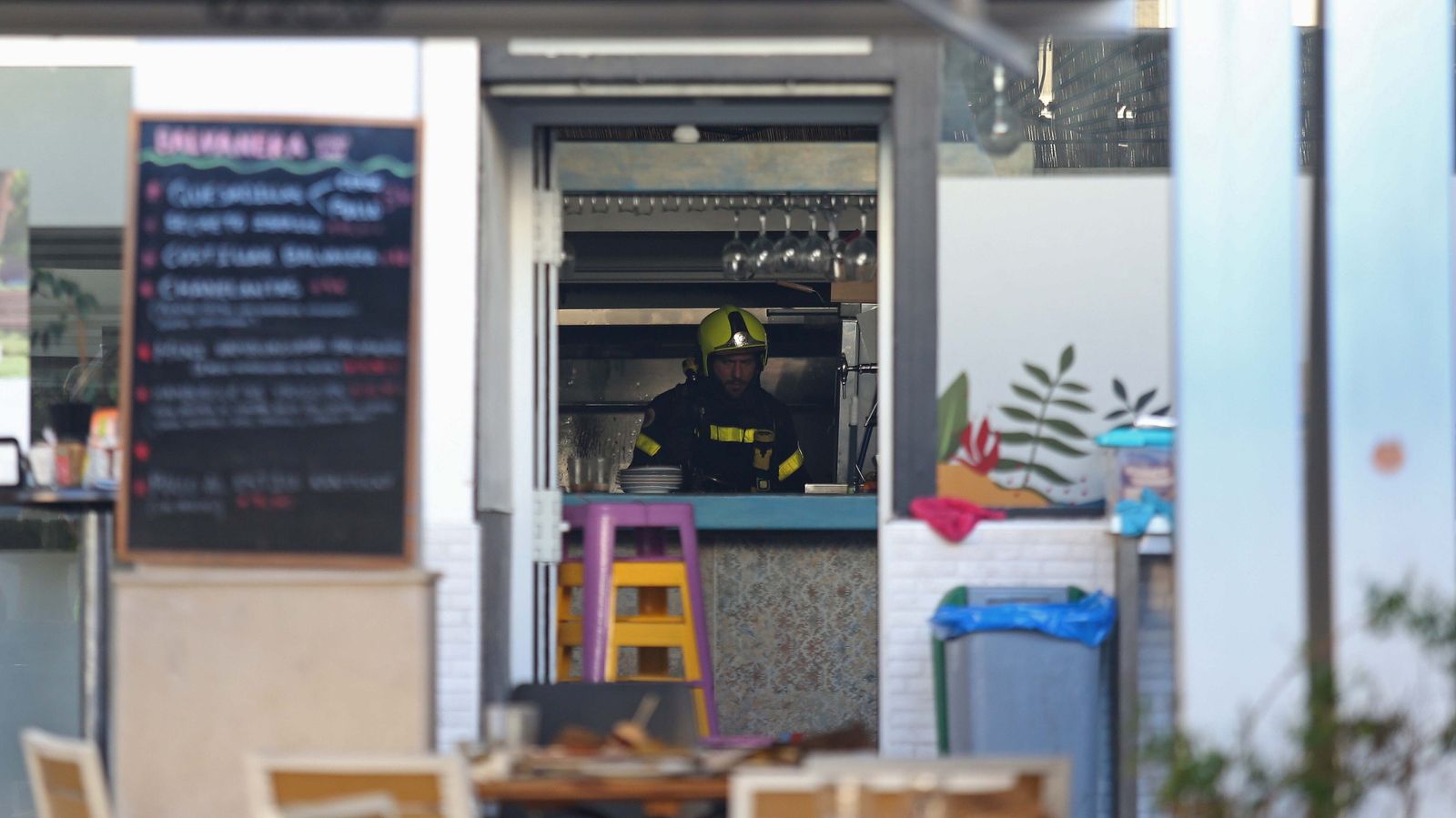 Fotos del incendio del restaurante Balvanera en Algeciras