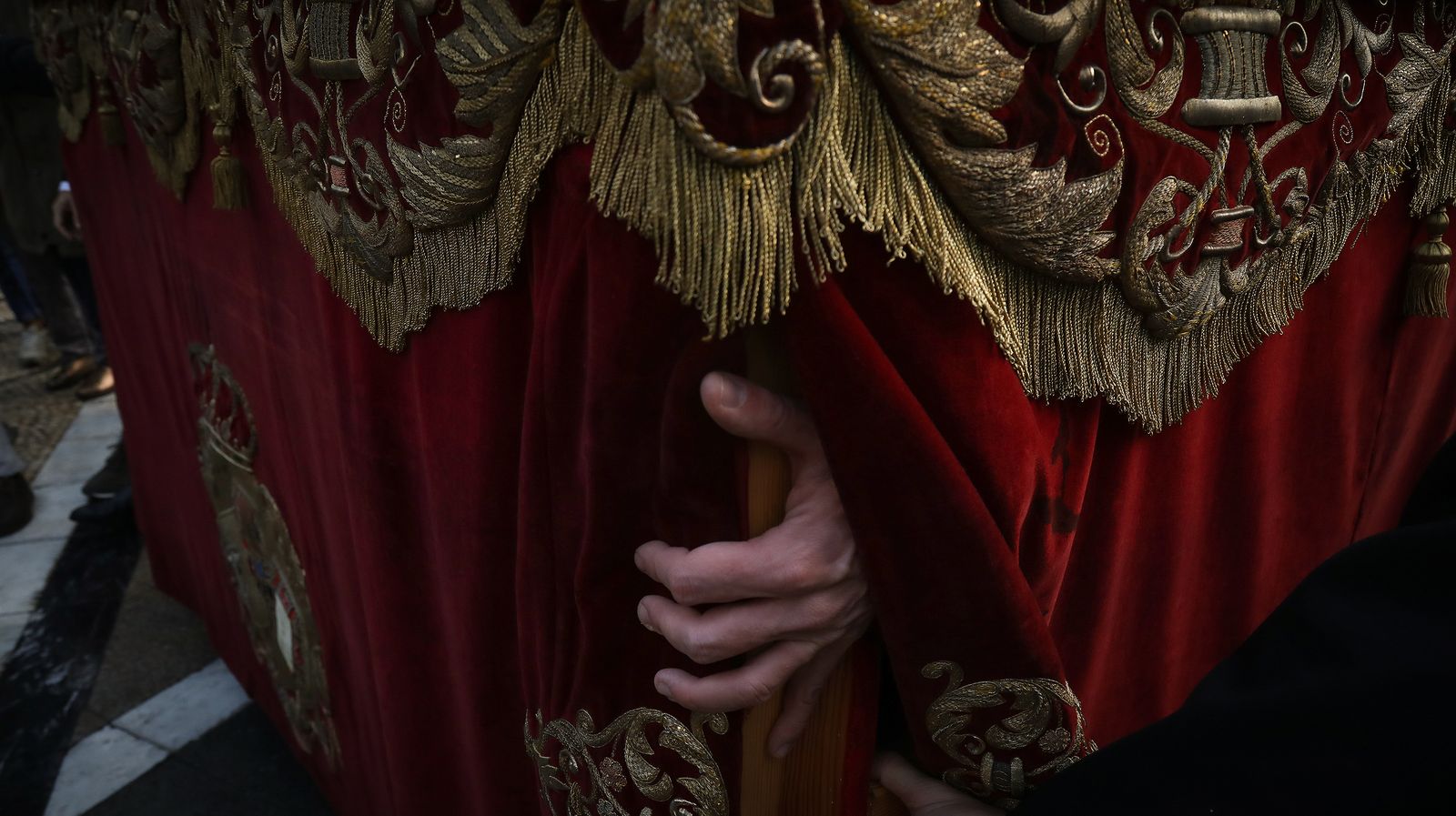 Gran ambiente cofrade en el traslado de la Virgen de la Esperanza a la Catedral