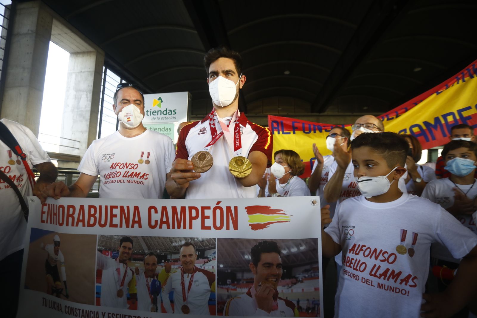 El recibimiento a Alfonso Cabello en Córdoba, en imágenes