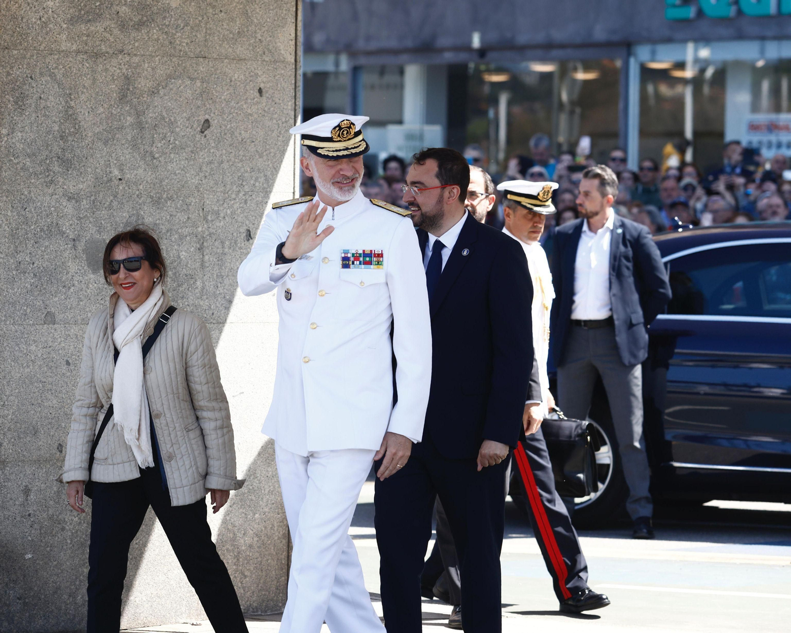 Las espectaculares imágenes de la exhibición por el Día de las Fuerzas Armadas en Gijón