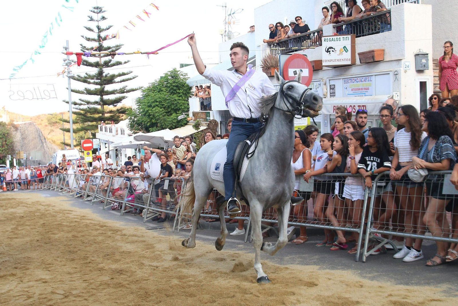 Fotogalería de la carrera de cintas a caballo en Mojácar