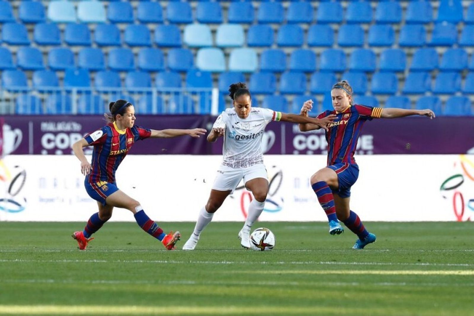 Las fotos de la final de la Copa de la Reina Barcelona-Logroño en La Rosaleda