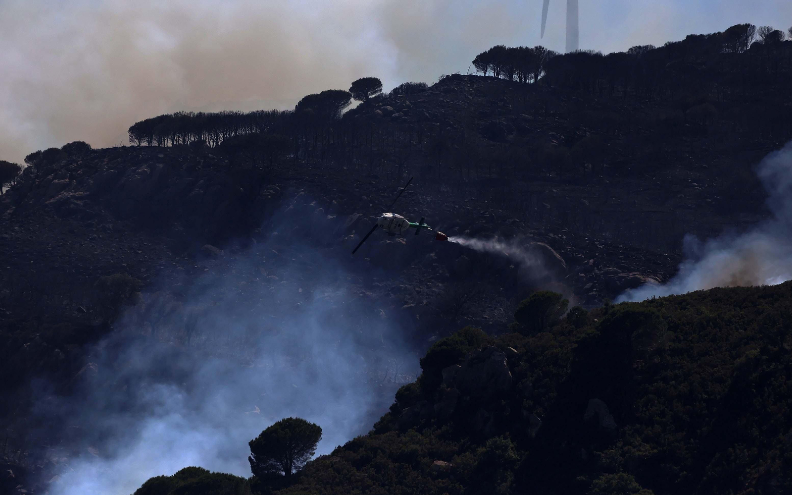 Imágenes del incendio de monte La Peña en Tarifa Imágenes del incendio de monte La Peña en Tarifa