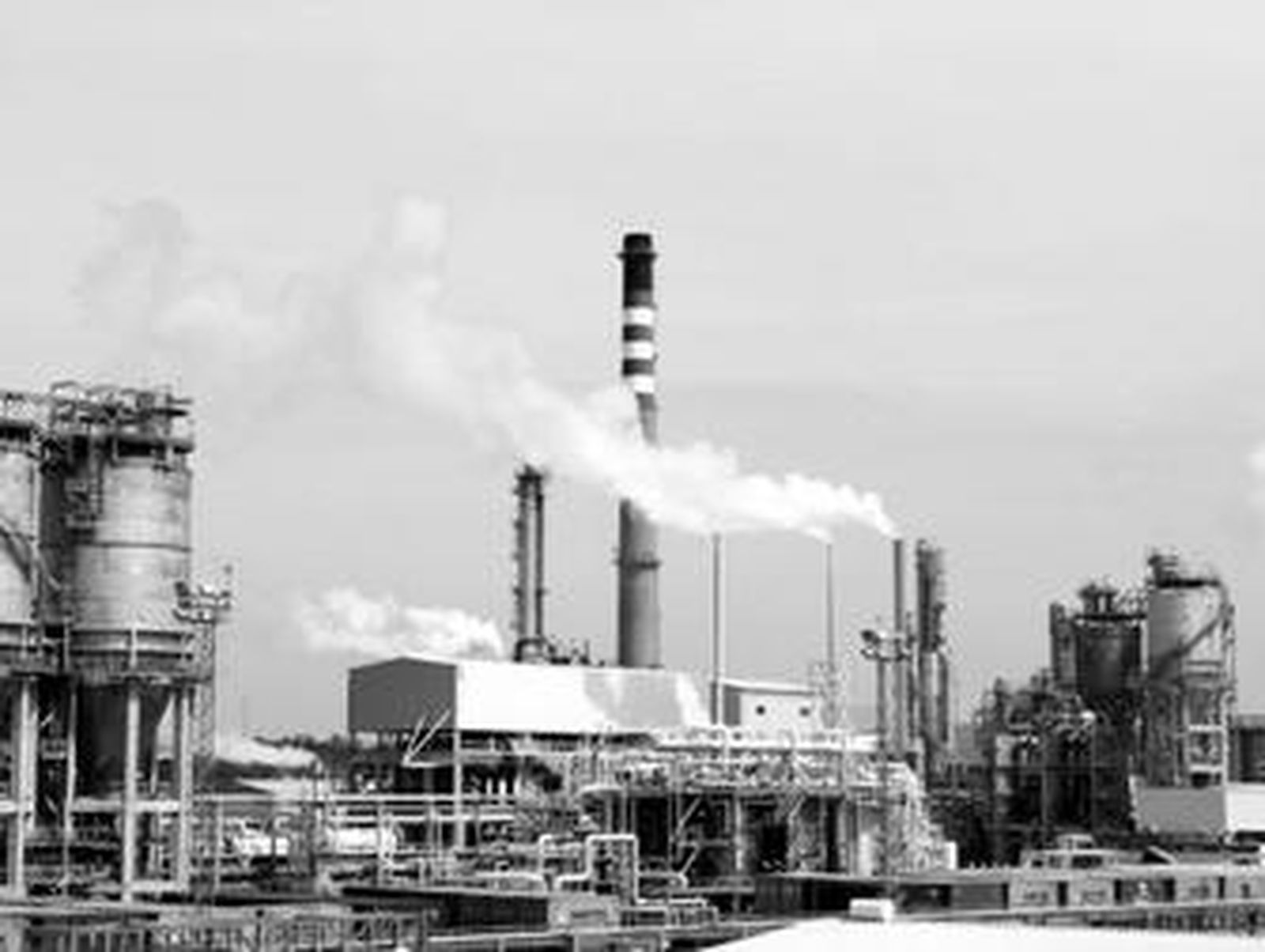 Vista de las instalaciones de la factoría de Interquisa, del Grupo Cepsa, en San Roque.
