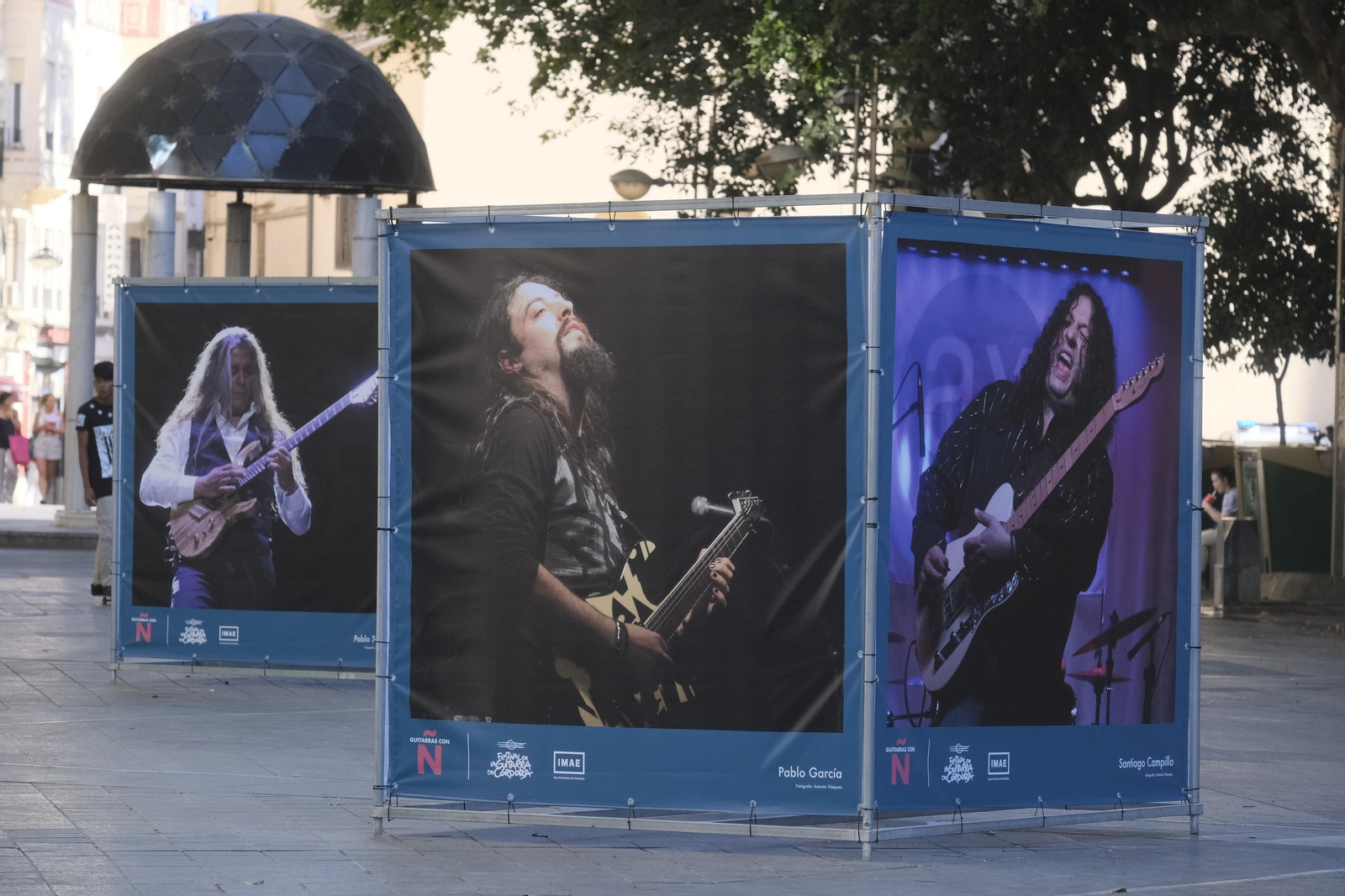 La exposición inaugural del Festival de la Guitarra de Córdoba, en imágenes