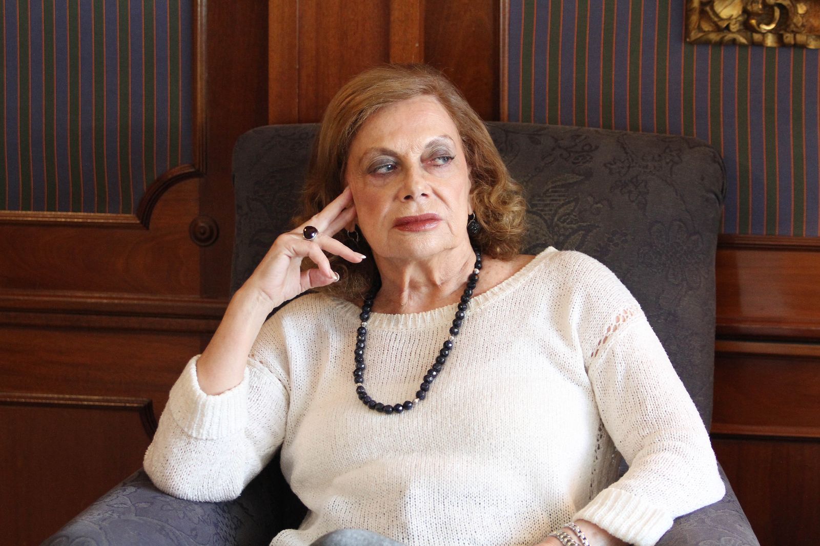 Amparo Rubiales, en el hotel Inglaterra, frente al Ayuntamiento al que llegó en 1979 y en 1991.