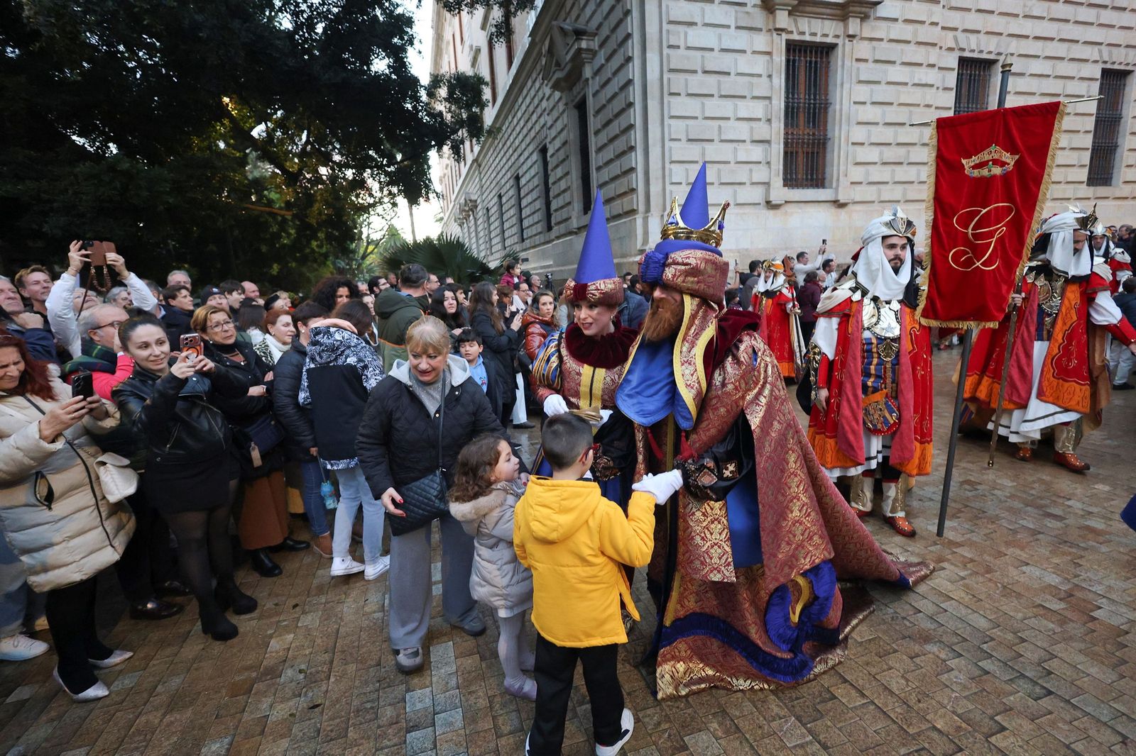 Los Reyes Magos llenan Málaga de ilusión tras la lluvia