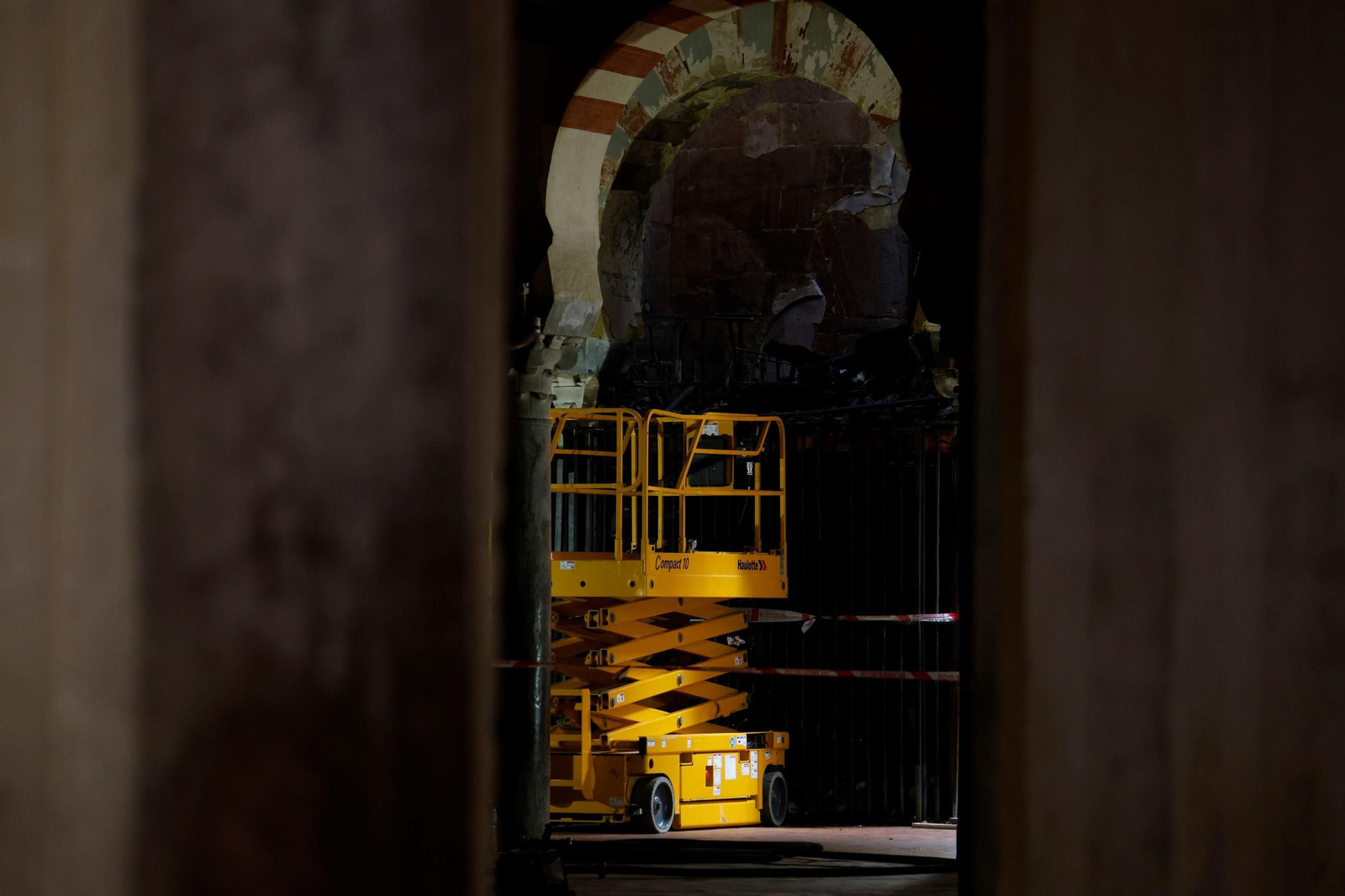 El día después del incendio en la Mezquita-Catedral de Córdoba, en imágenes