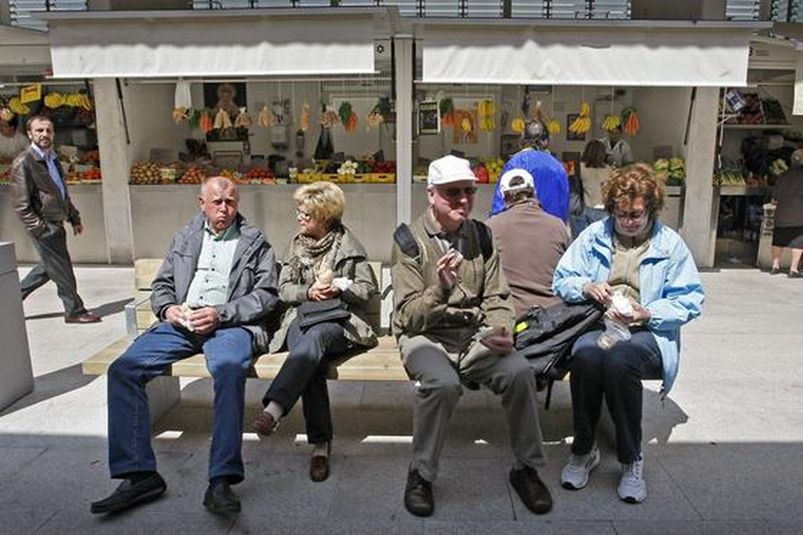 Unos 3.000 cruceristas visitan Cádiz con las escalas del ´Eurodam´ y ´Le Diamant´ en el mes por excelencia de los cruceros. 

Foto: Jose Braza