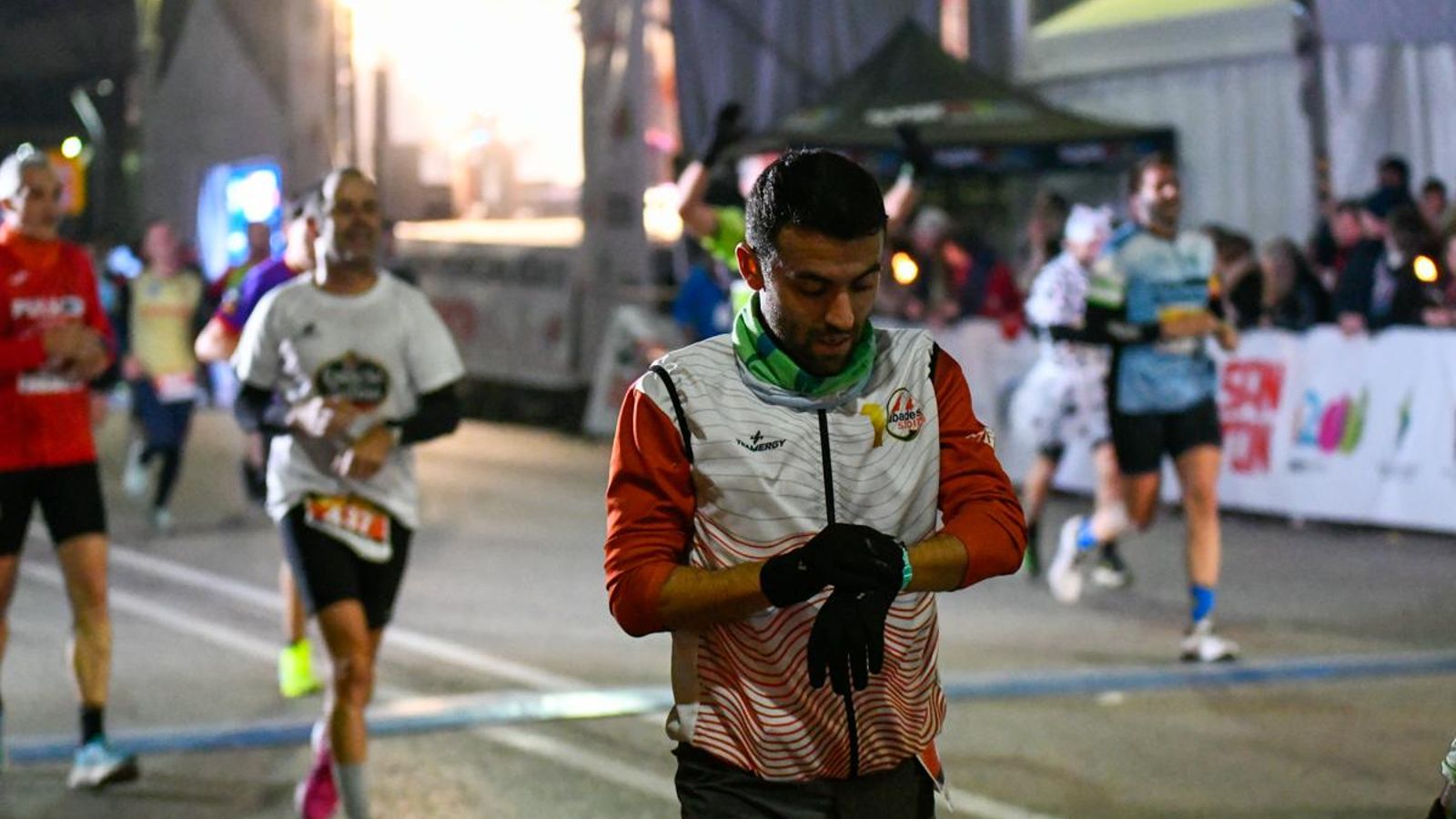 En imágenes: búscate en tu llegada a meta de la Carrera de San Antón 2025 (2)