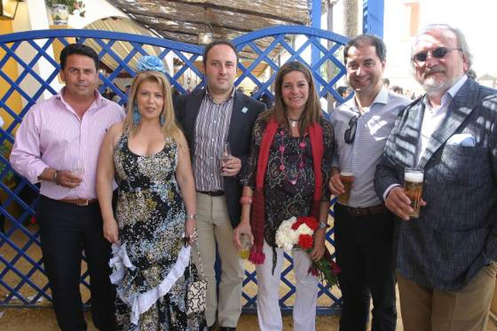 La diputada Mamen Sánchez junto al alcalde de Torrecera, Manuel Bertolet; Raúl Ramírez, del PSA;PacoGil;Ana Huguet, de Radio Jerez;y Paco Sánchez Múgica, del Diario.

Foto: Vanesa Lobo