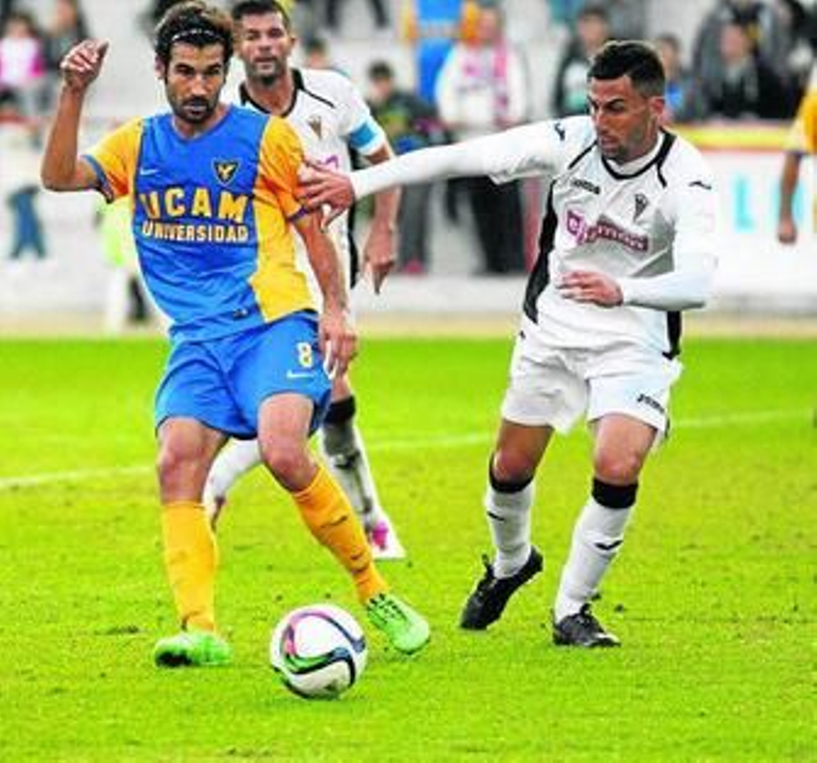 Pedro Baquero (al fondo) y Bonaque (derecha), el domingo en Murcia.