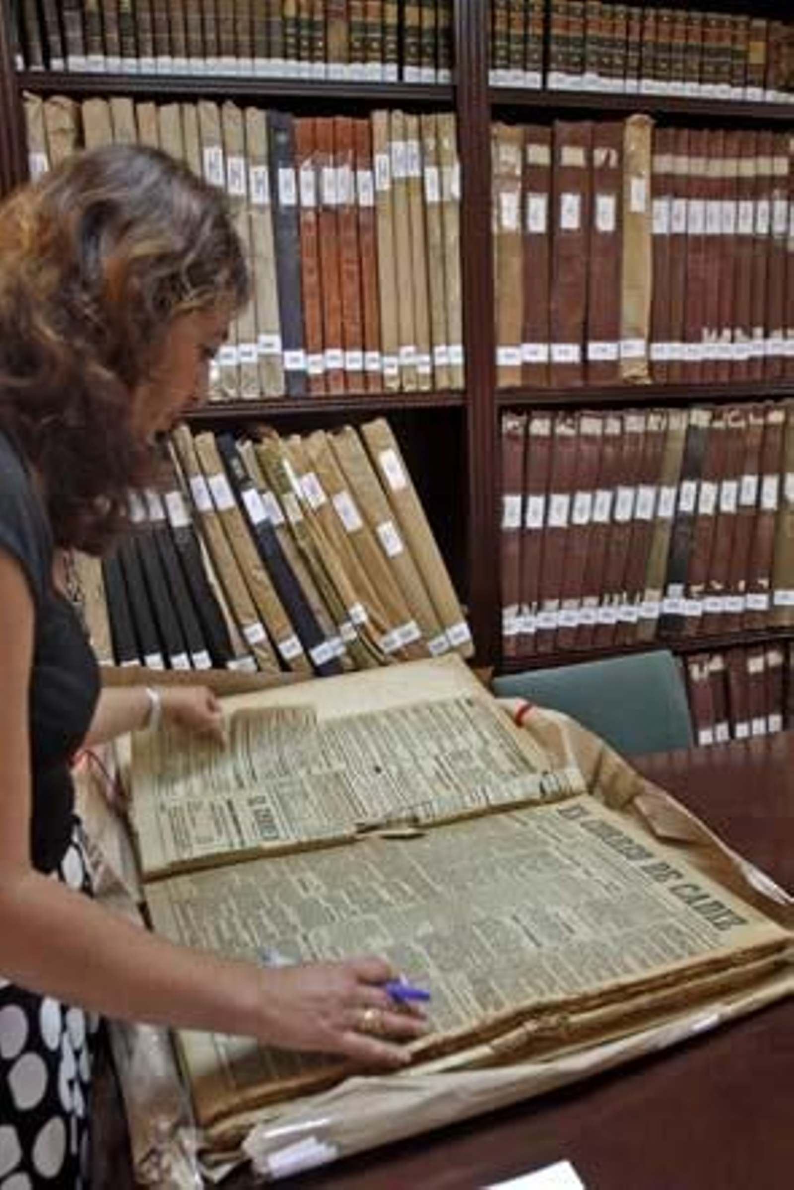 Las hemerotecas persiguen la digitalización de las cabeceras más demandadas, pero la falta de recursos lo convierte en un proceso muy lento

Foto: Lourdes de Vicente