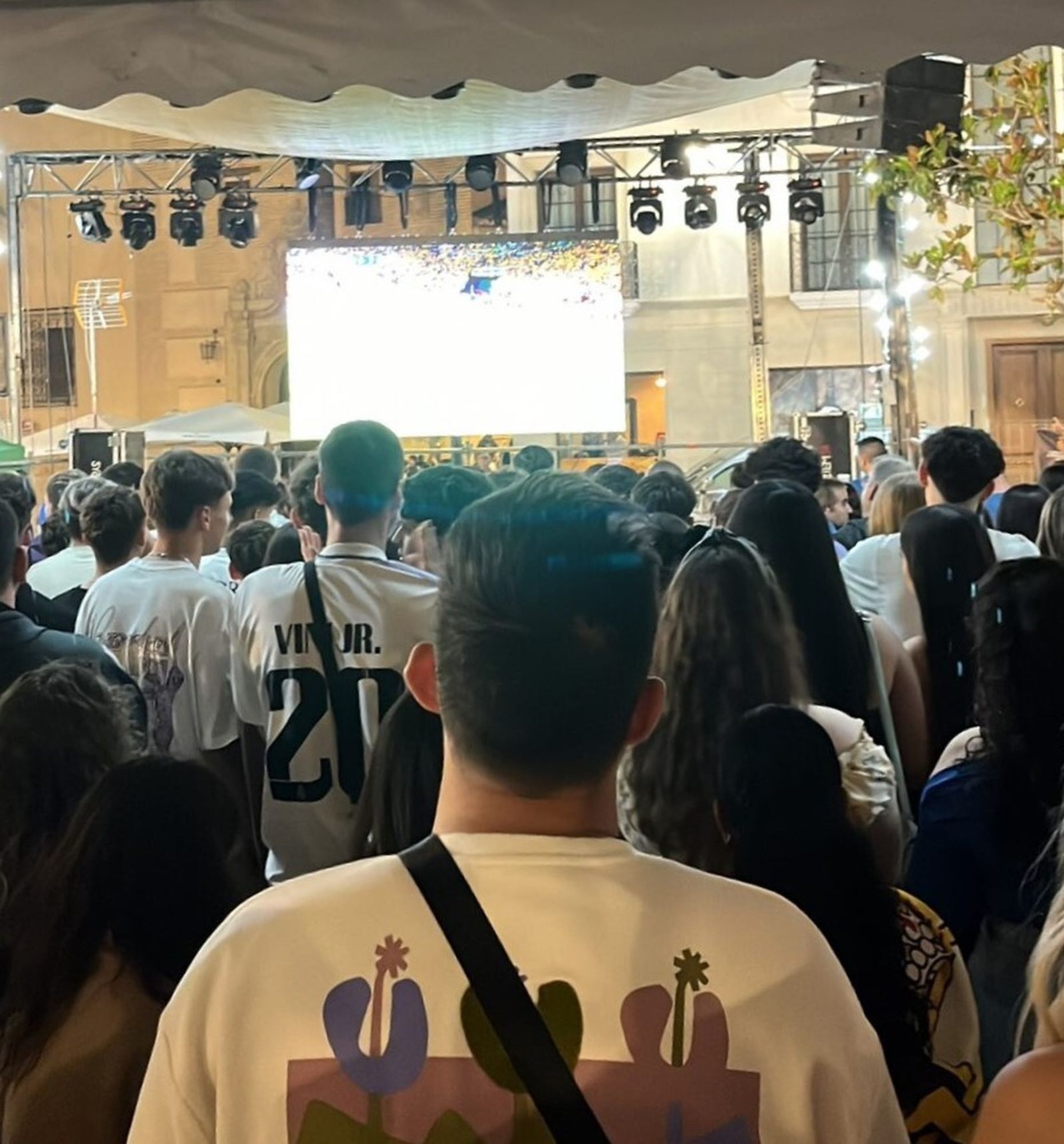 Pantalla instalada en la Plaza Mayor para la final de la UEFA Champions League.