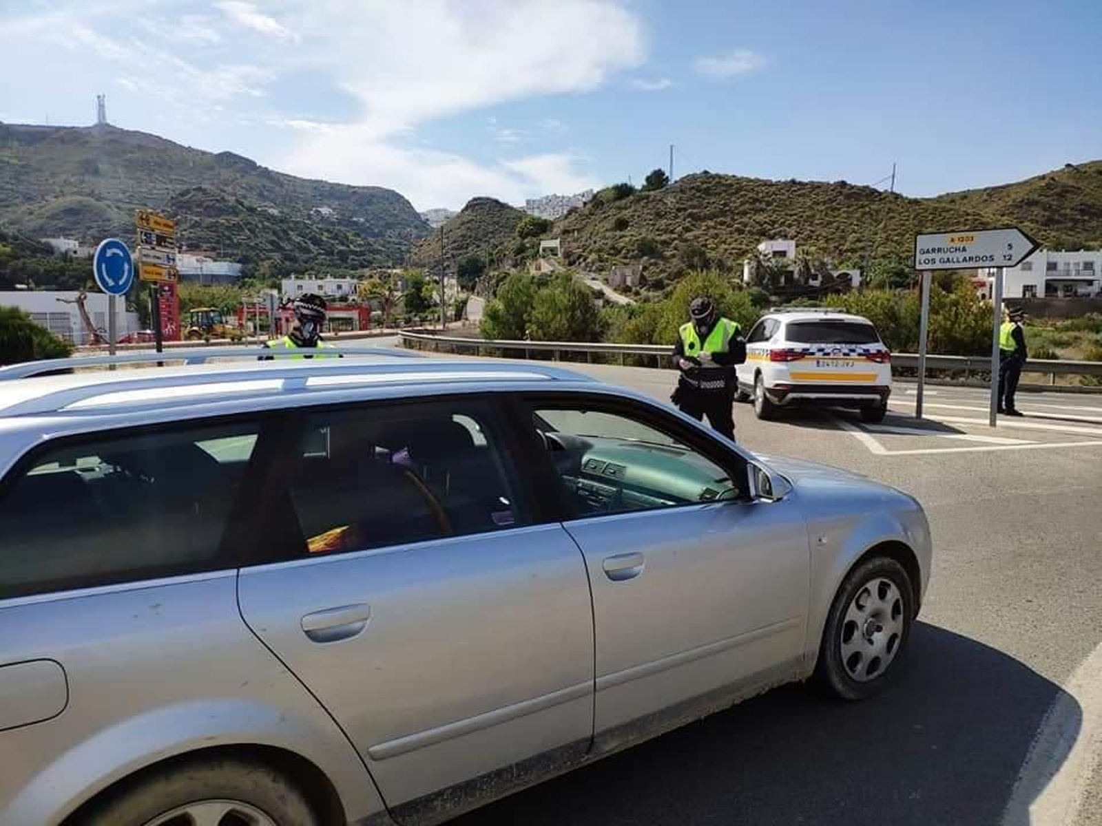 Uno de los muchos controles de acceso que se han realizado  durante estas últimas semanas en Mojácar.