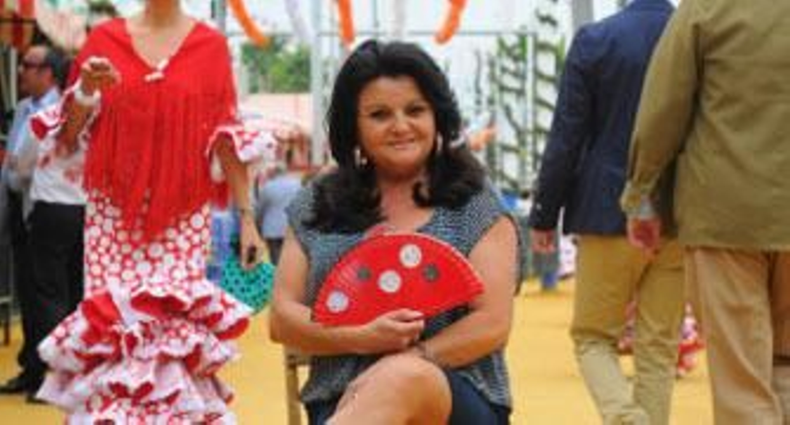 Lola Triana, ayer en la calle El Espartero, una de las laterales del real de la Feria. / Juan Carlos Vázquez