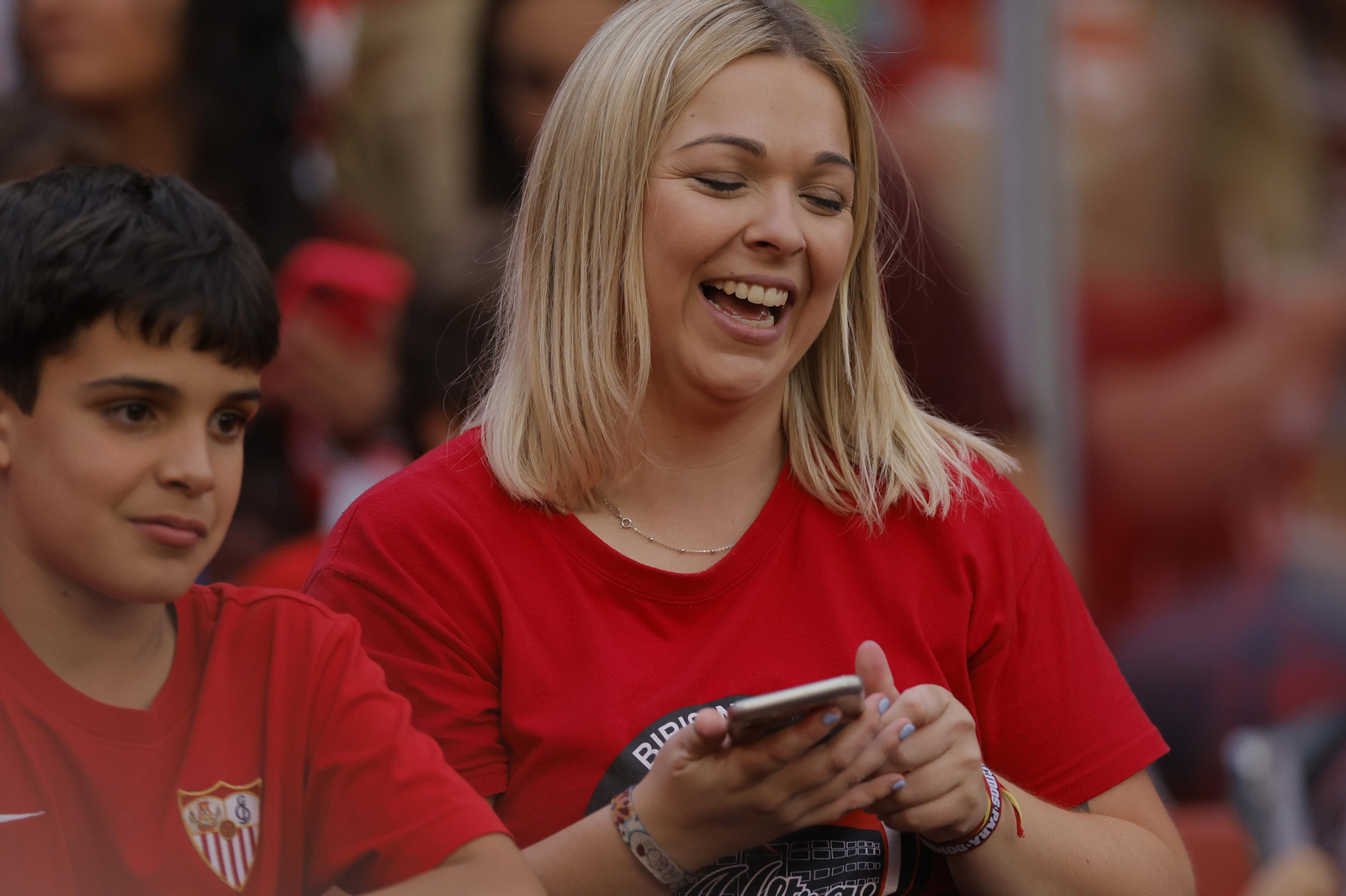 Búscate en las fotos del Sevilla-Juventus