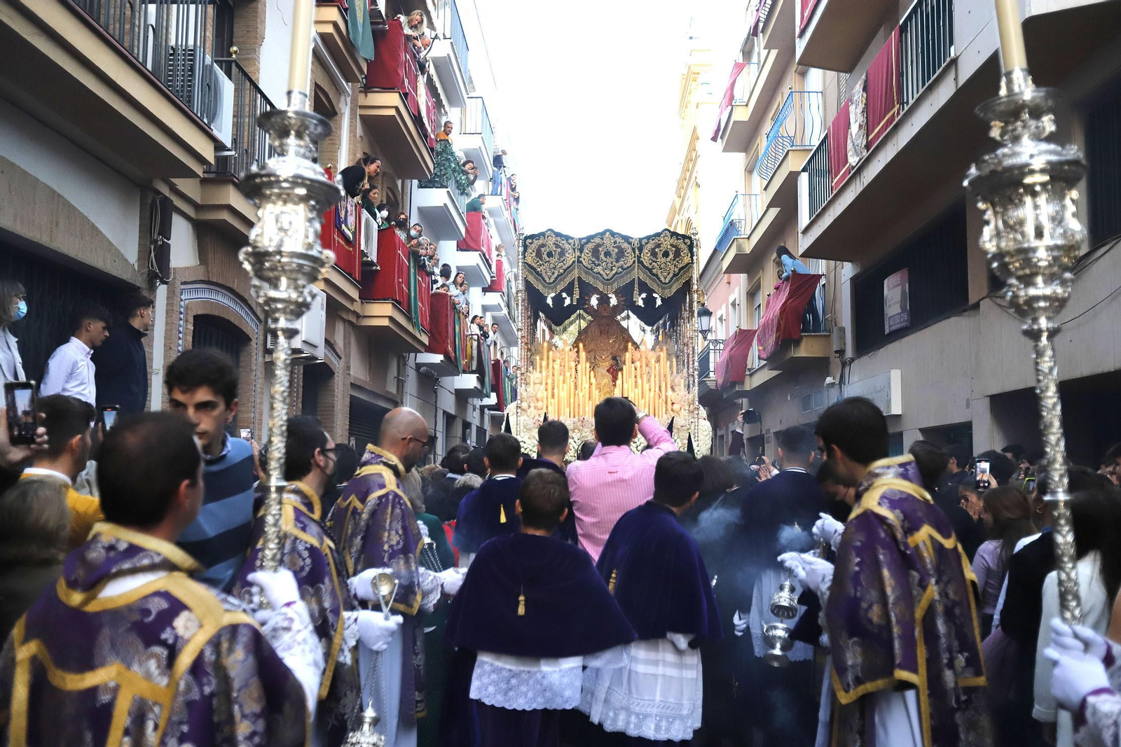 Imágenes de la estación de penitencia de la Hermandad de La Esperanza de Huelva