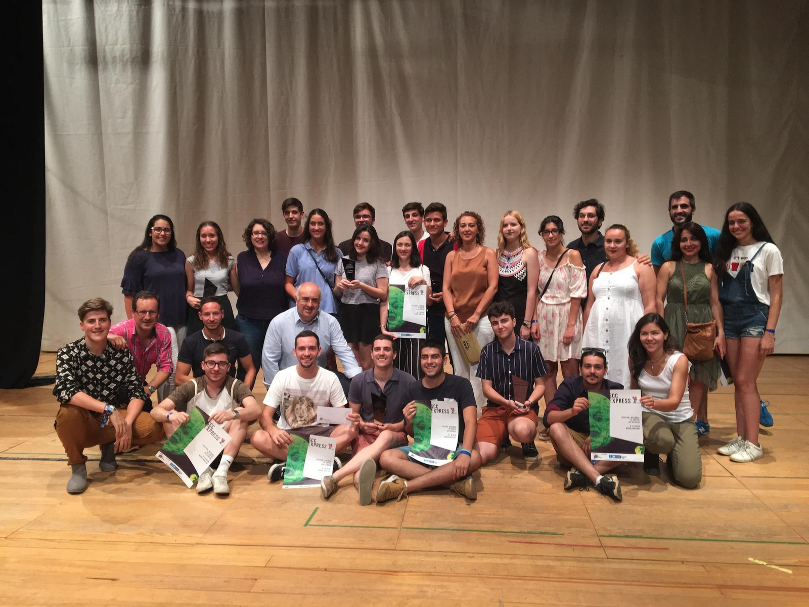 Los premiados junto a los organizadores del Festival de Cortos SCC Express Nerva. Los premiados junto a los organizadores del Festival de Cortos SCC Express Nerva.