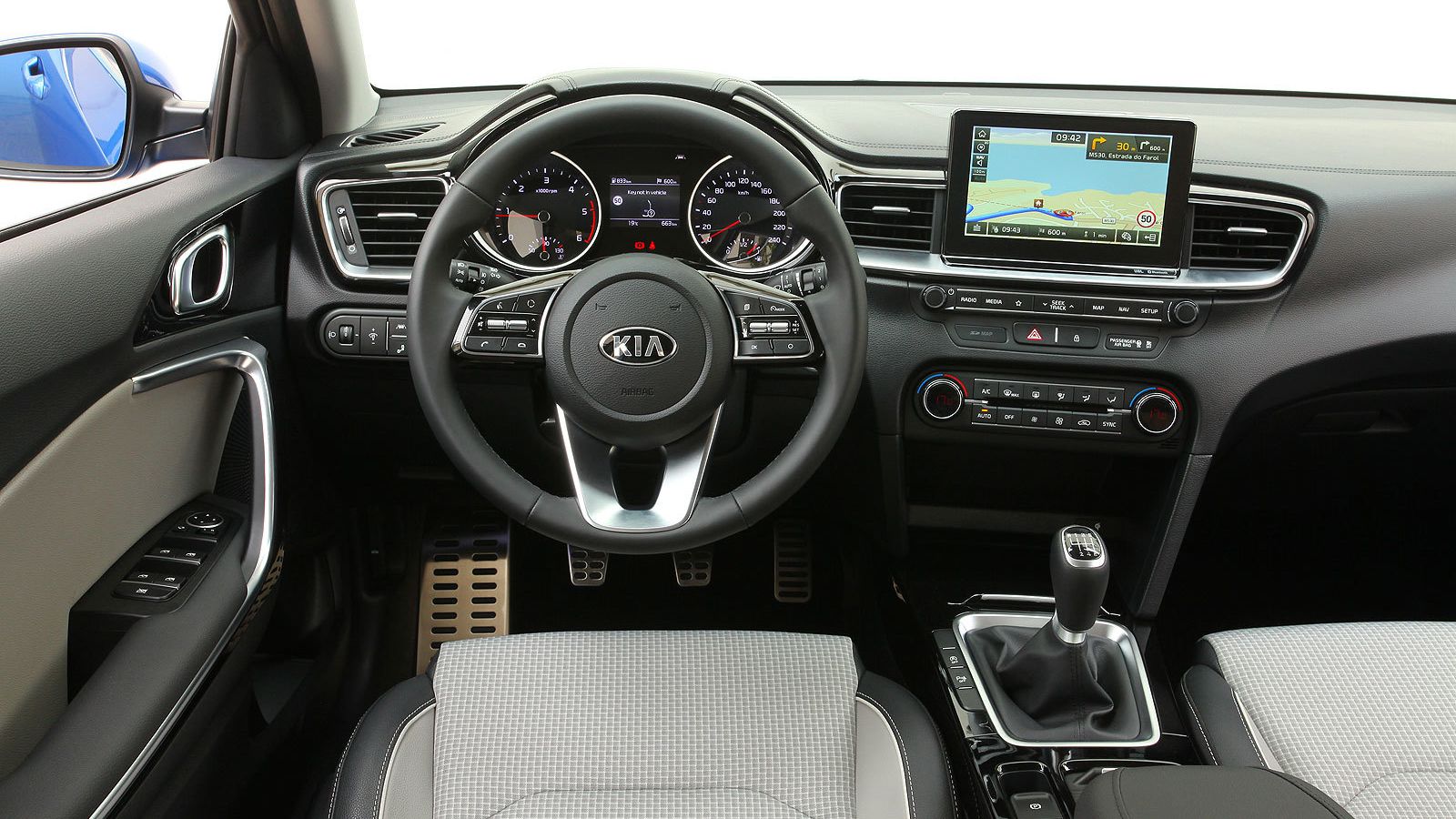 Uno de los aspectos más llamativos es la pantalla táctil flotante.