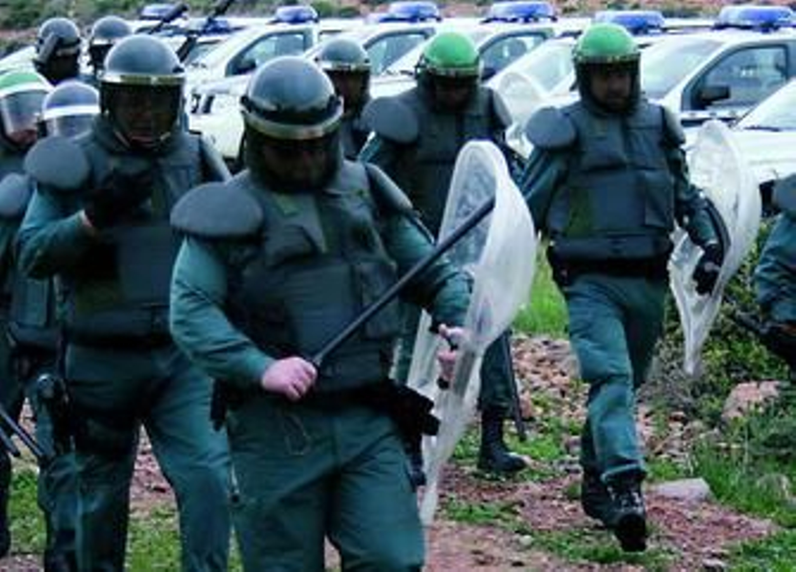 Agentes de la USECIC durante un control de masa en El Ejido, durante la huelga de los agricultores.