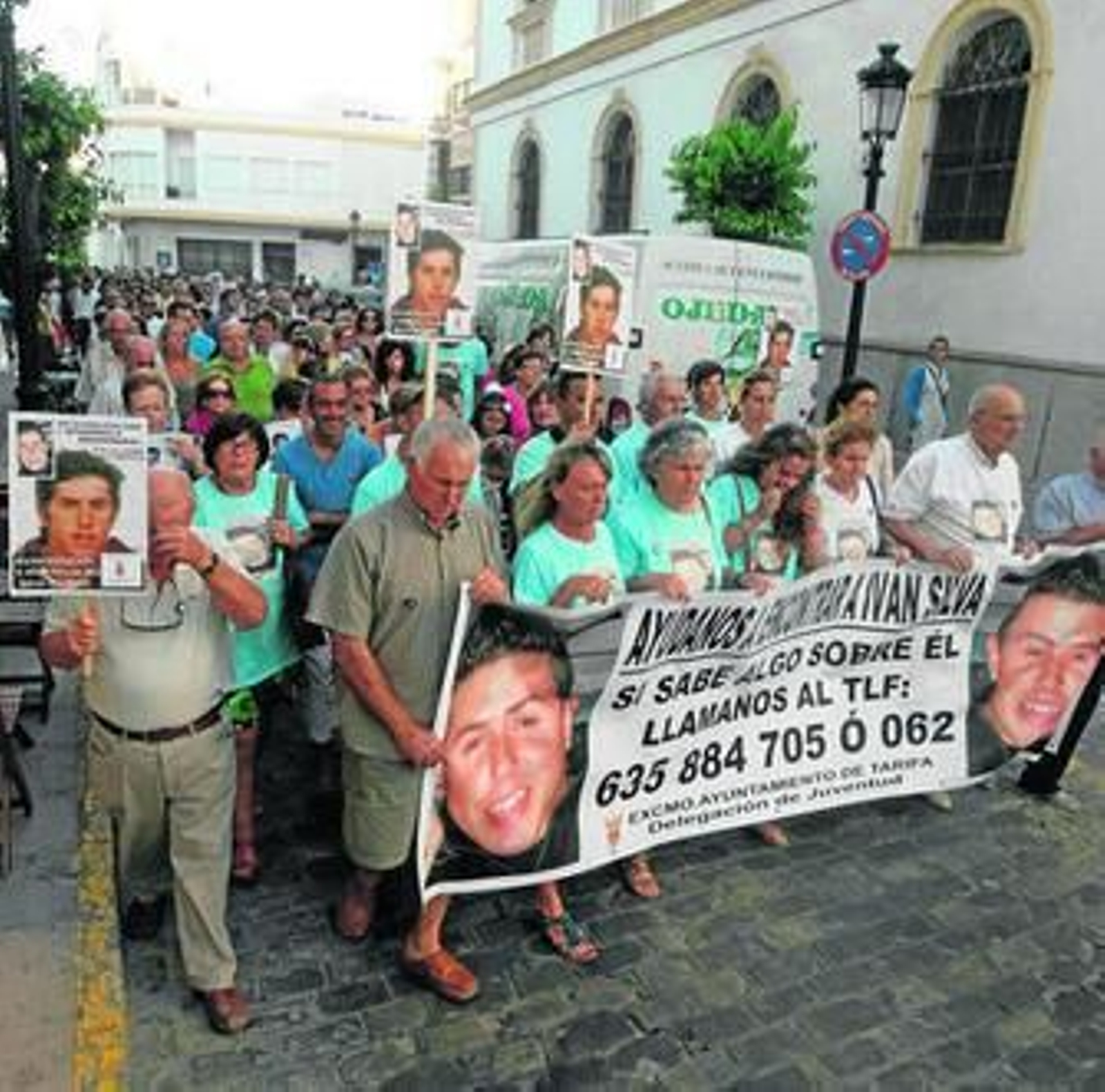 Un instante de la manifestación, ayer en Tarifa.
