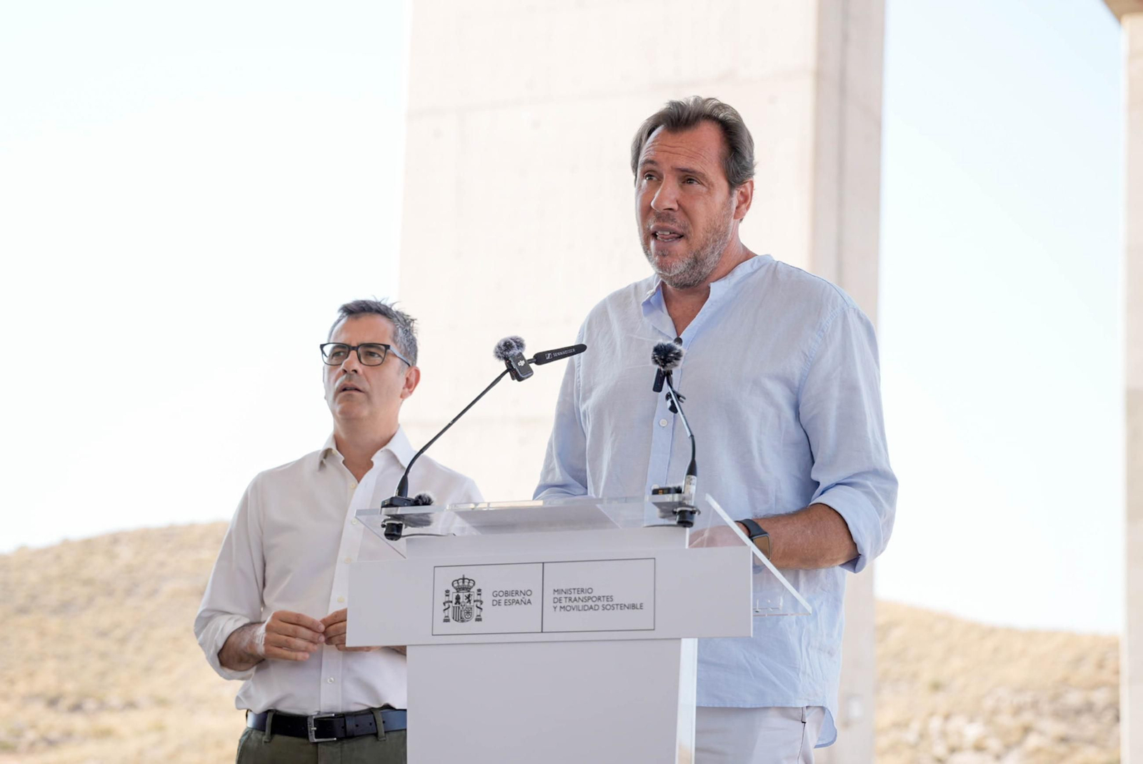 Los ministros Félix Bolaños y Óscar Puente visitan el viaducto de los Feos de Almería