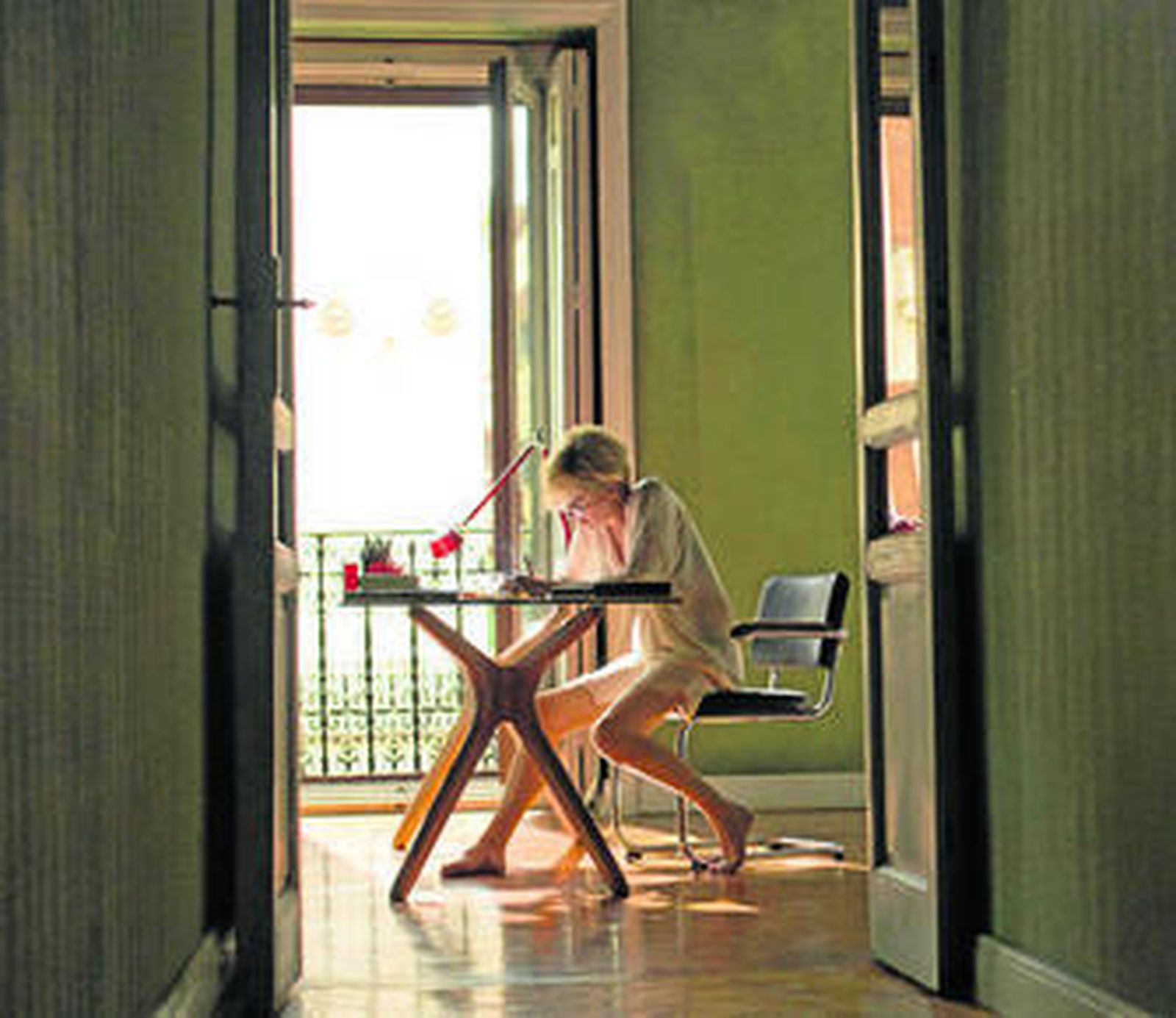 Emma Suárez, en una escena de 'Julieta', el último filme de Pedro Almodóvar.