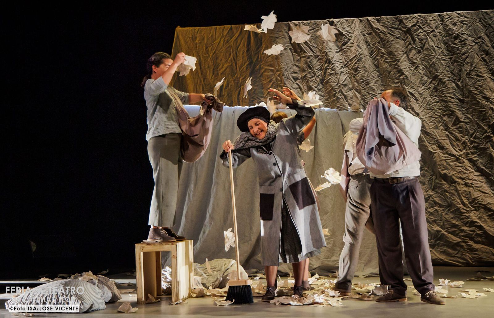 La Compañía lleva este viernes a escena la adaptación teatral de la célebre obra del escritor Manuel Rivas.