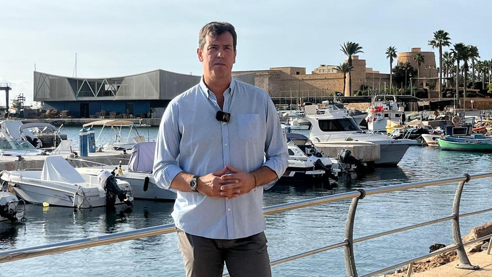 Juan José Salvador, parlamentario andaluz, en el Puerto de Roquetas