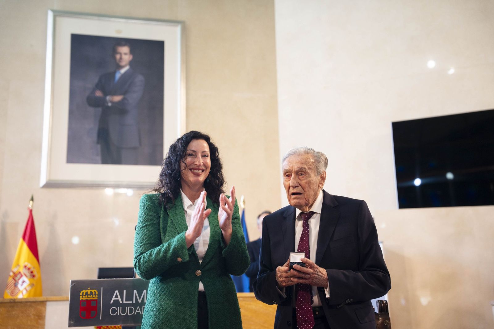 La galería del Escudo de Oro de la Ciudad de Almería a Juan Rigaud