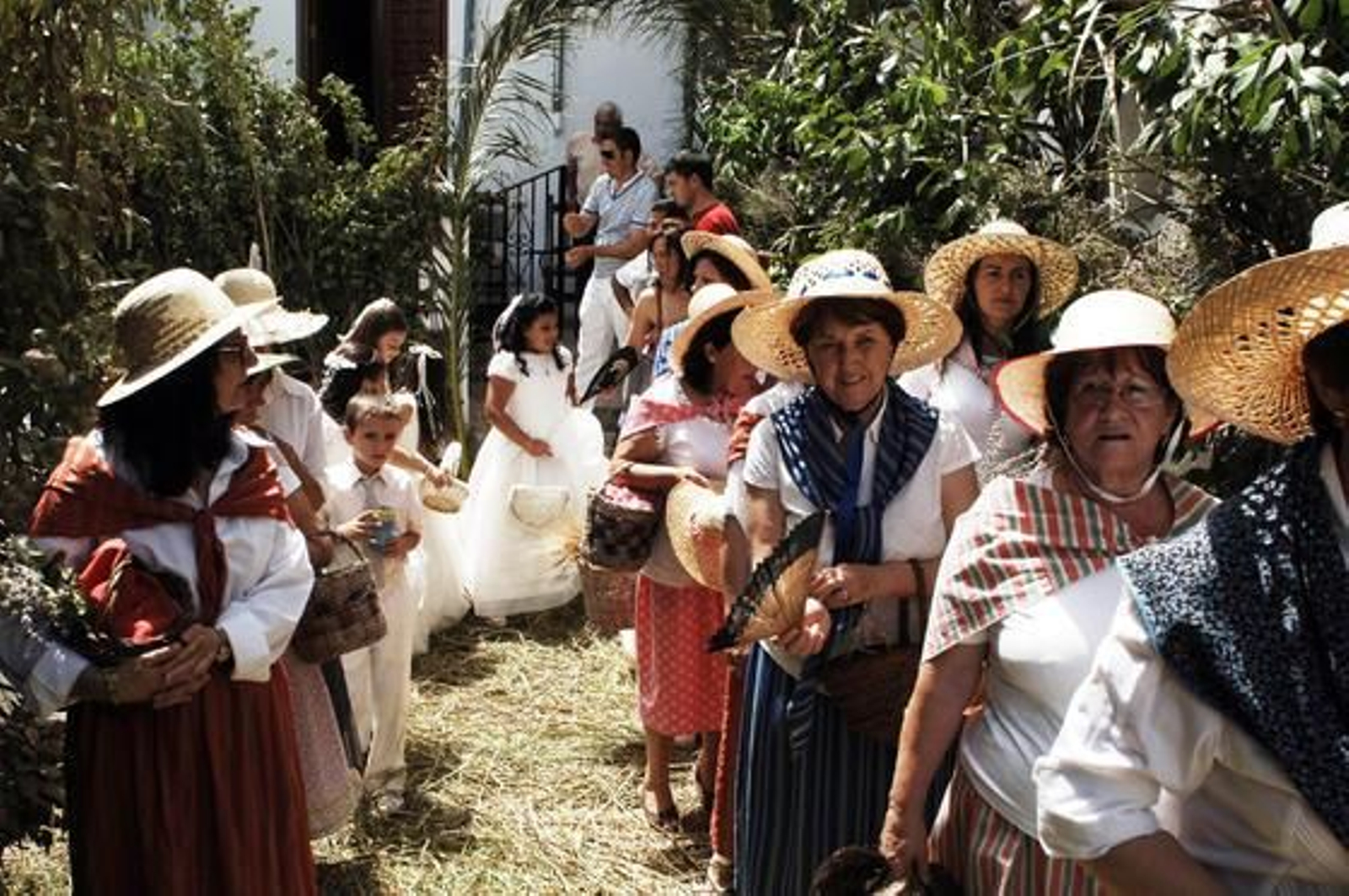 A pesar del caluroso día, ambas procesiones (declaradas de interés turístico) fueron seguidas por una gran cantidad de vecinos y visitantes. /Fotos: Ramón Aguilar

Foto: Ramon Aguilar