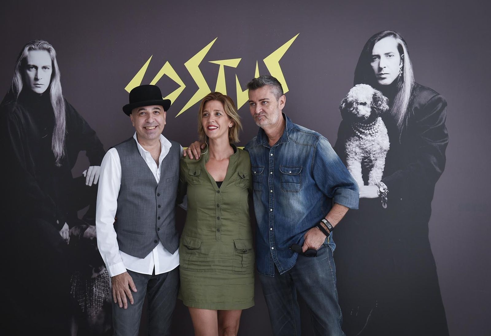 El músico Luis Livingstone, Lara Lage, directora del 80 Star Fest y el presentador de la cita y dj Fernandisco.