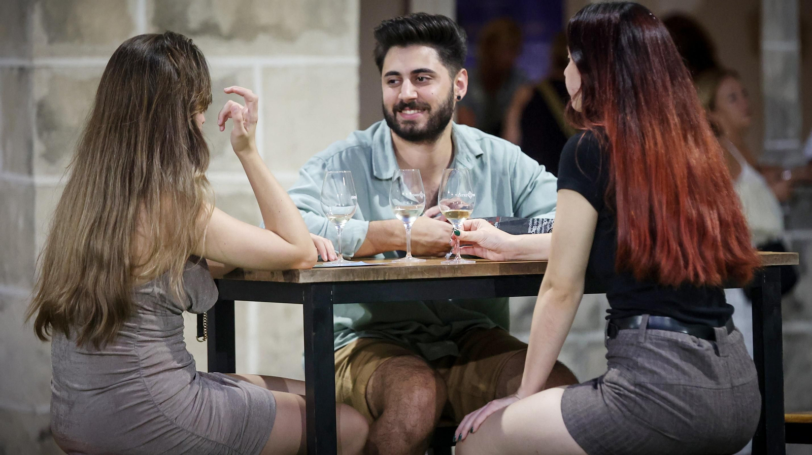 Éxito de 'Entrevinos tintos y blancos' en los Claustros de Jerez